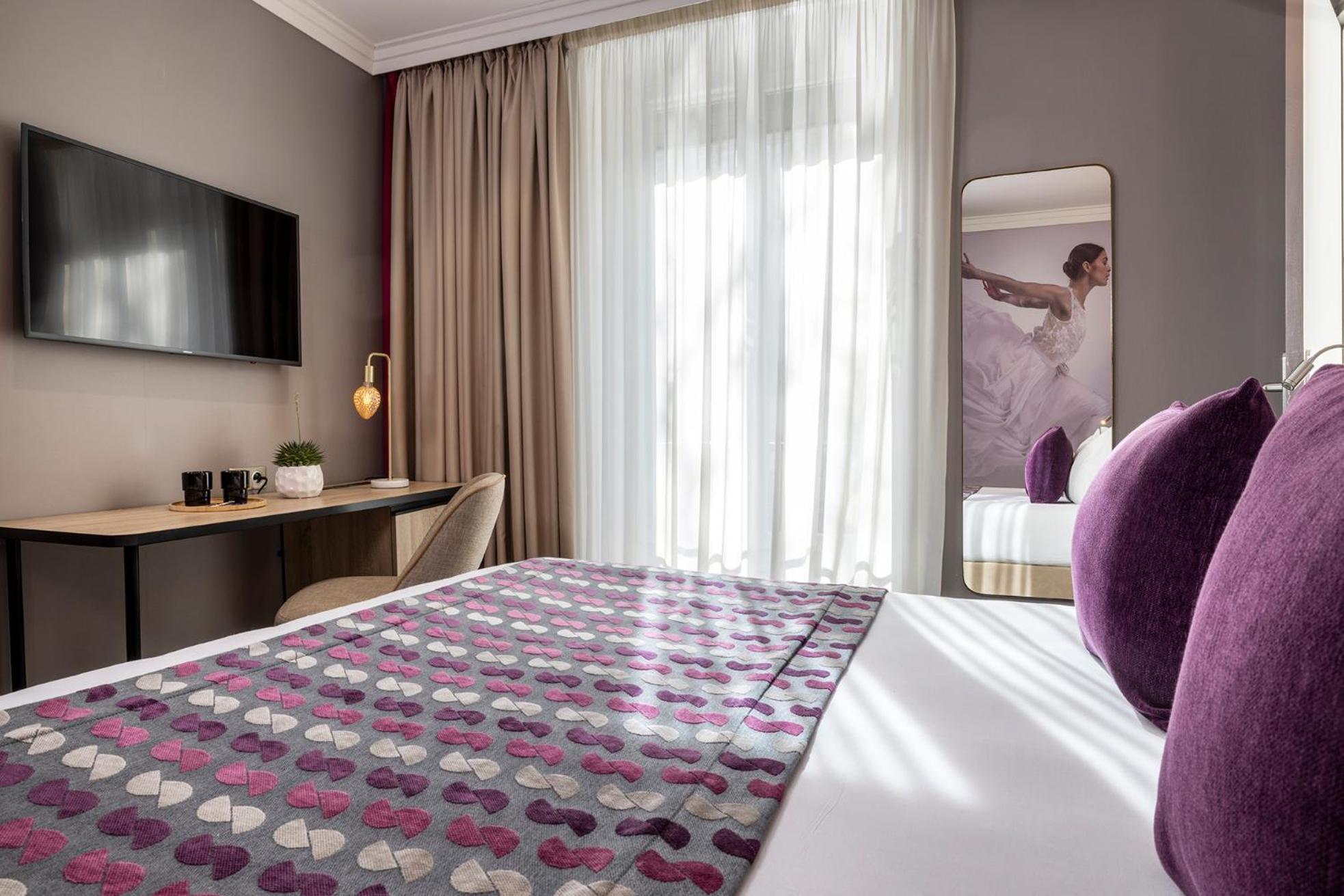 Superior Double Room thumbnail 5