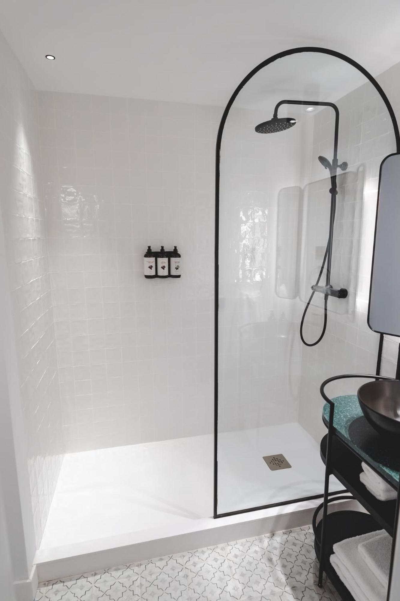 Standard Double Room - Photo 7