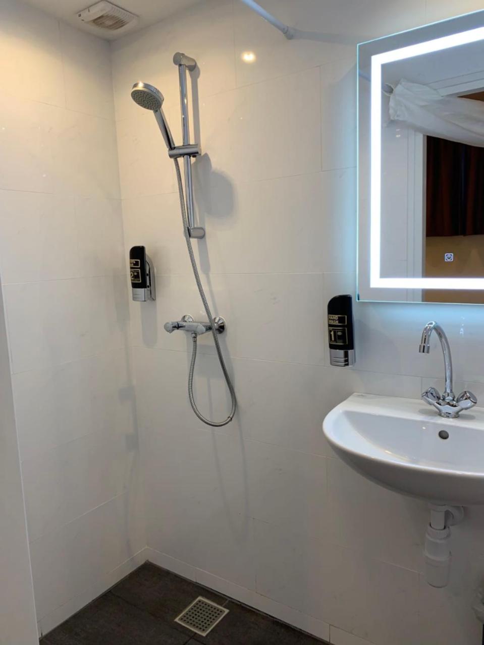 Basic Family Room (Attic Room) with Private Bathroom photo 3