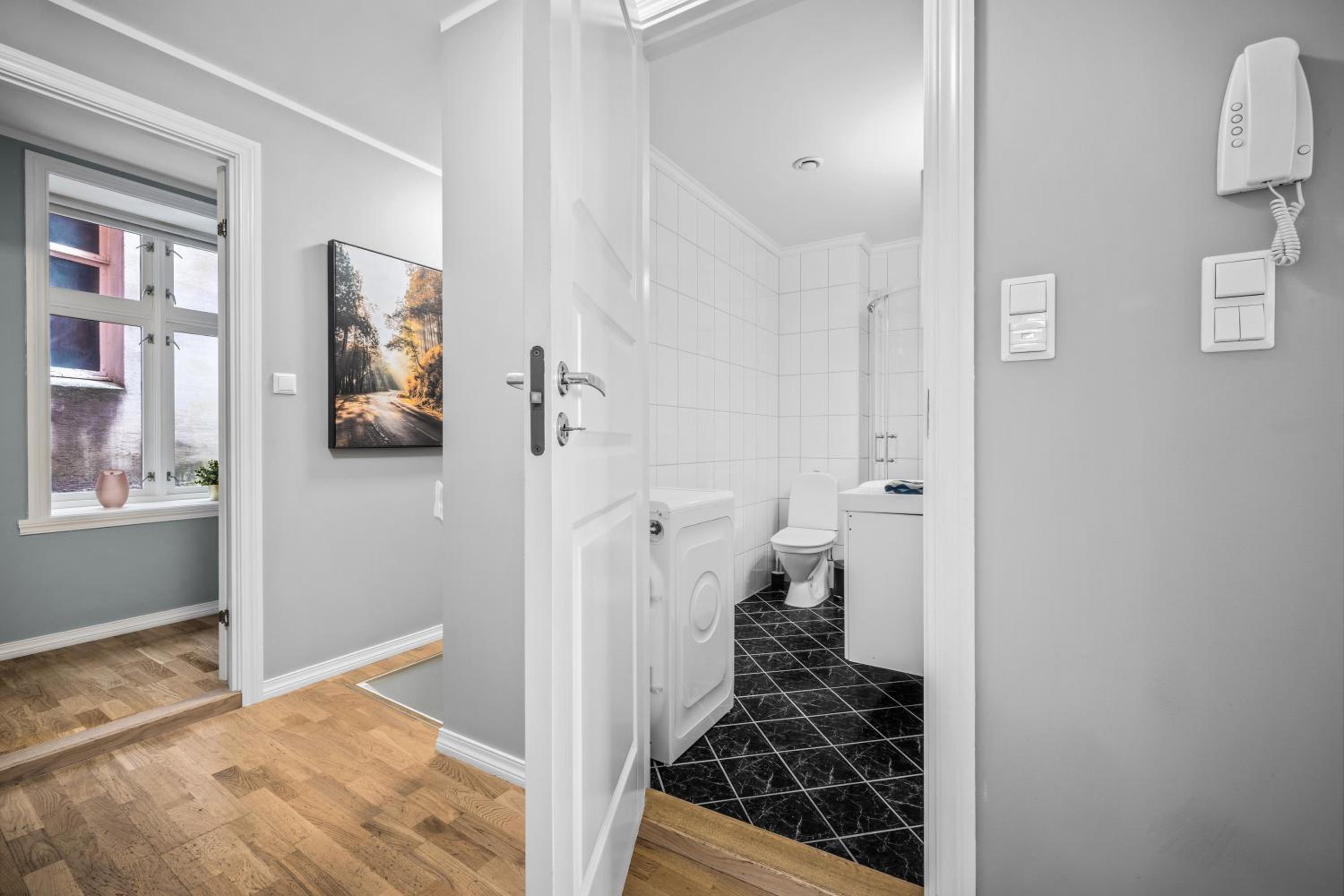 Three-Bedroom Apartment - Ground Floor - Photo 9