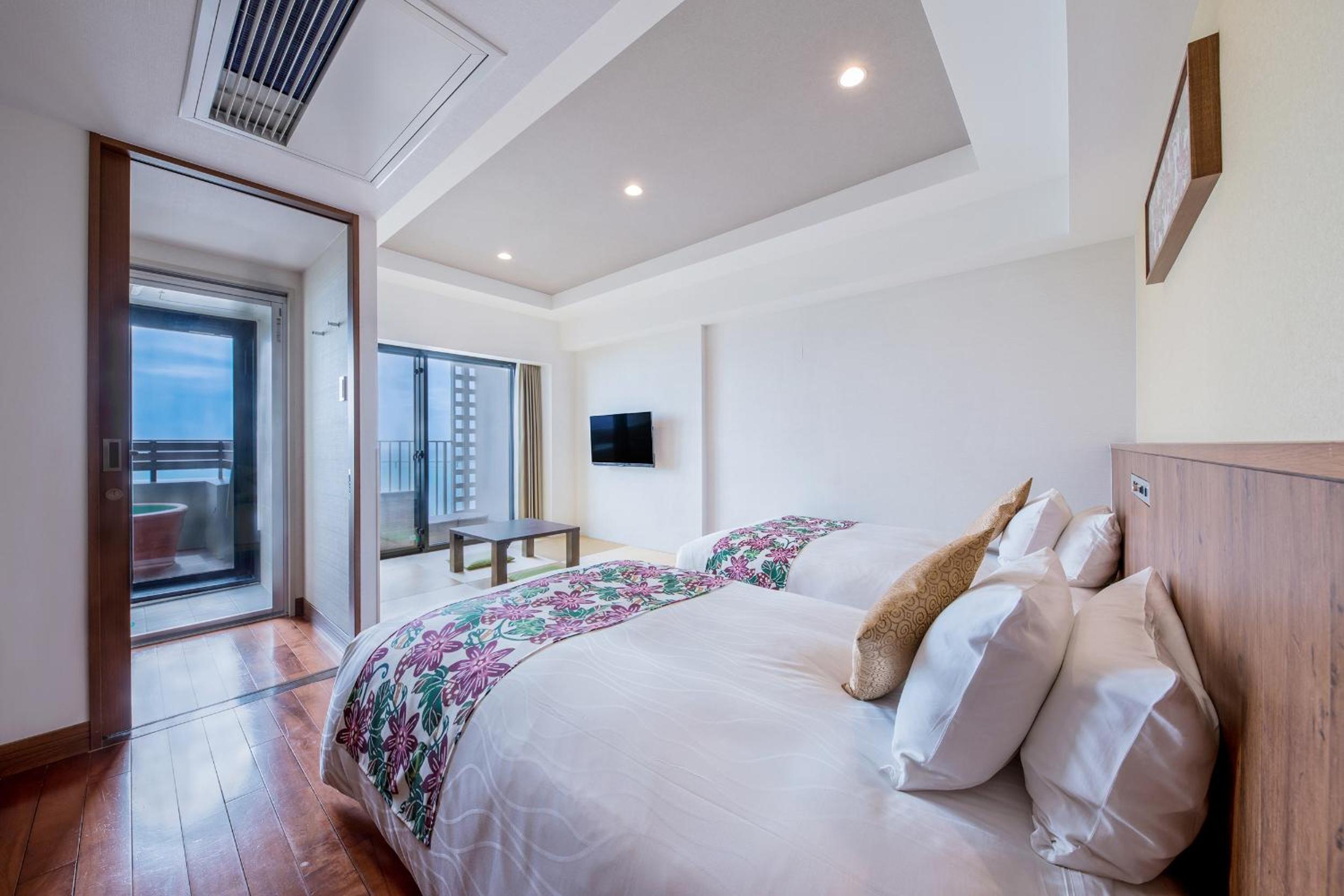 Open-air Onsen bath / Twin Room with Tatami Area/ Ocean View