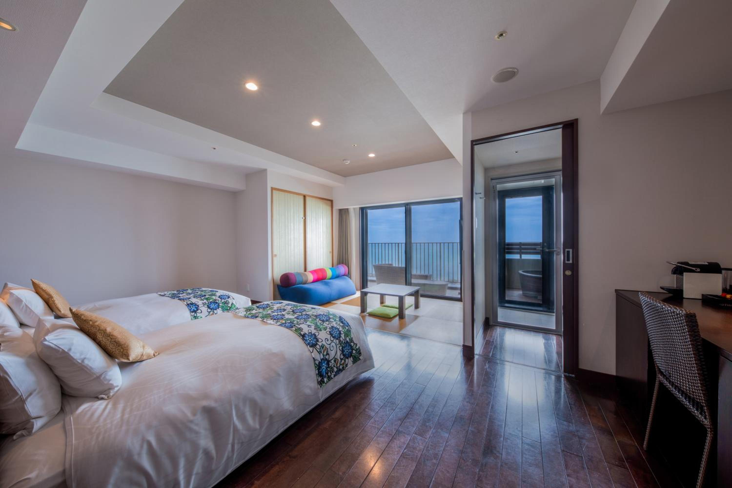 Open-air Onsen bath / Deluxe Twin Room with Tatami Area / Ocean View