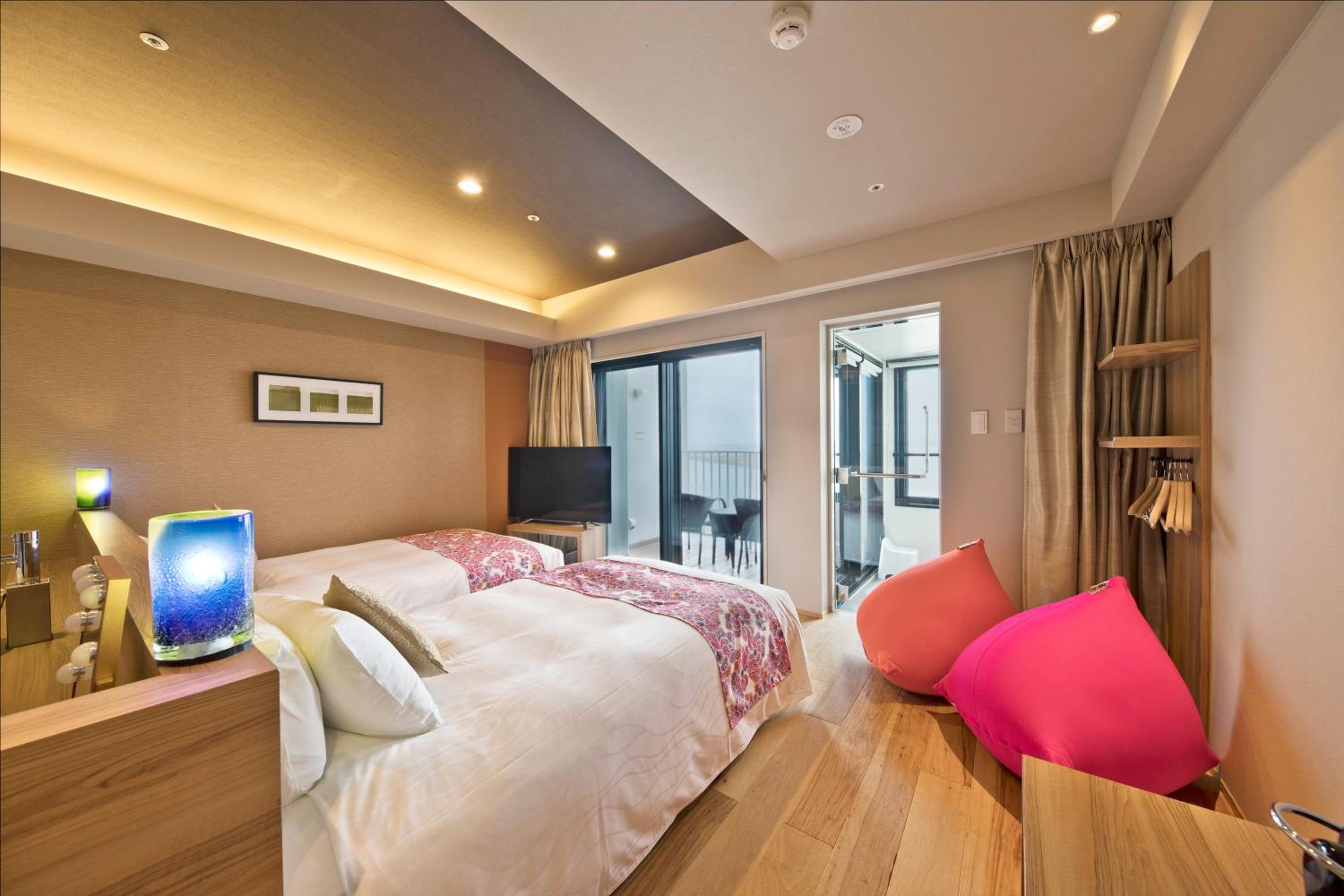 Club Floor Anji / Twin Room / Airport View