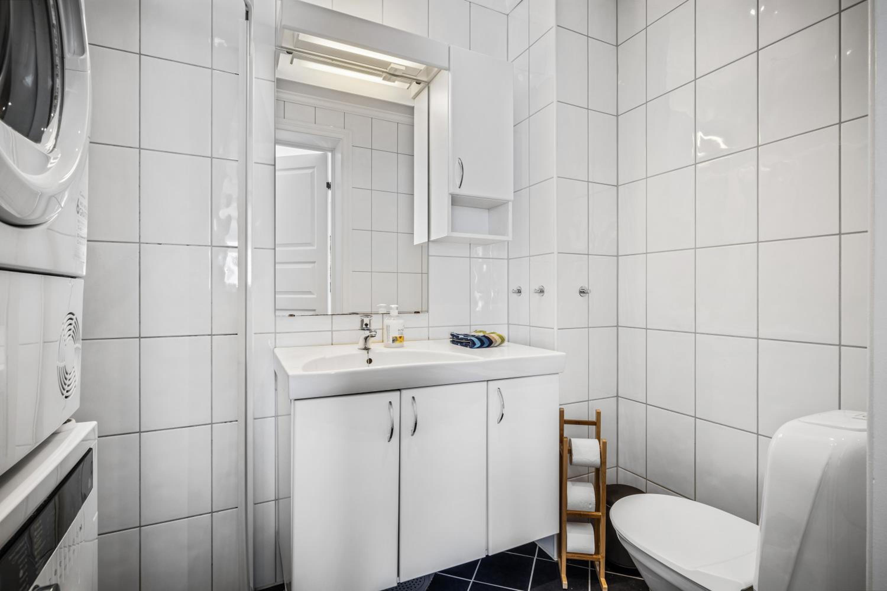 Three-Bedroom Apartment - First Floor - Photo 6
