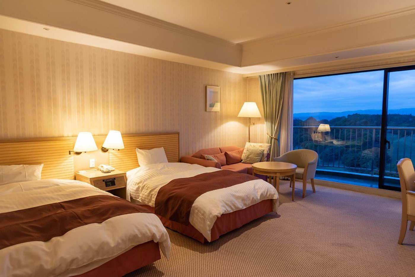 Twin Room with Sea View - Non-Smoking photo 1