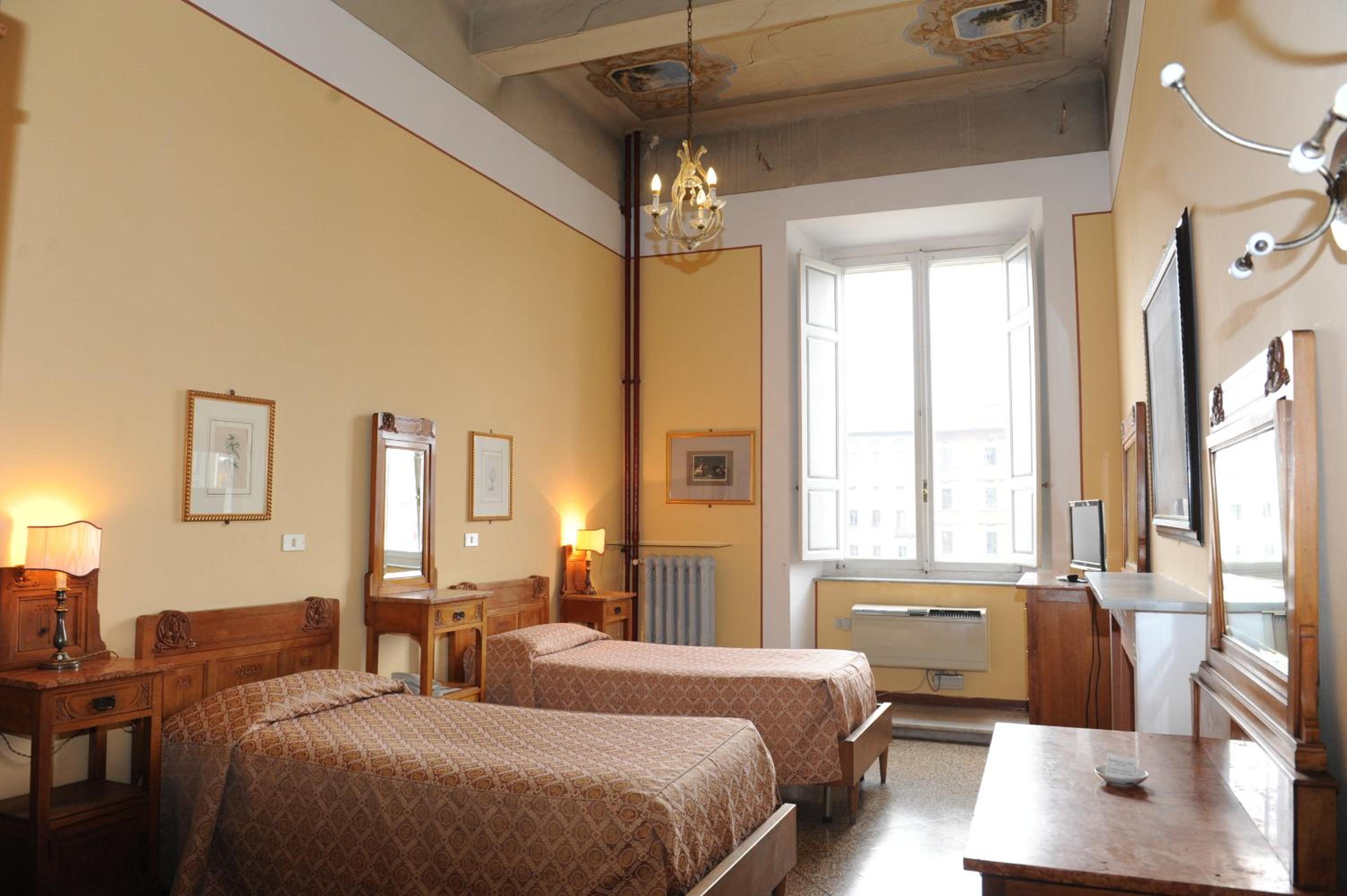 Classic Double or Twin Room with River View - Photo 2