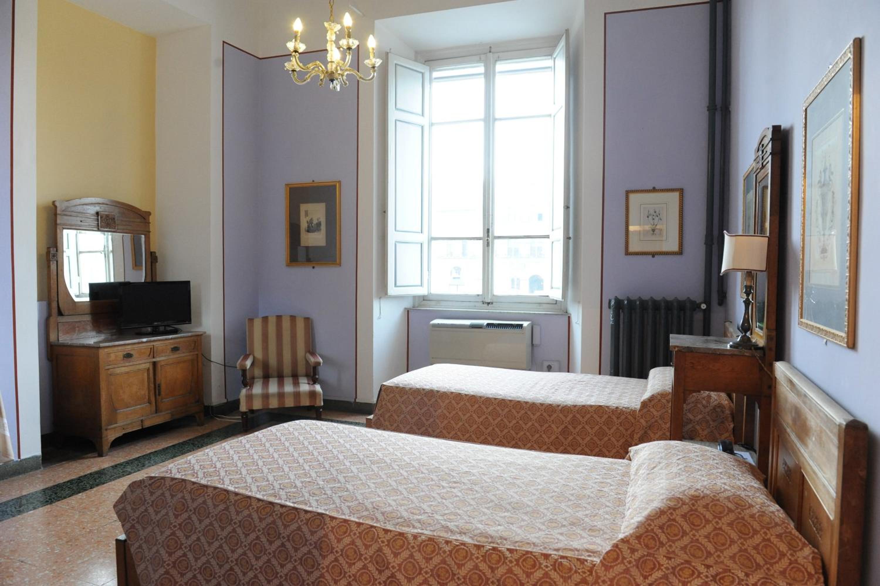 Classic Double or Twin Room with River View - Photo 7