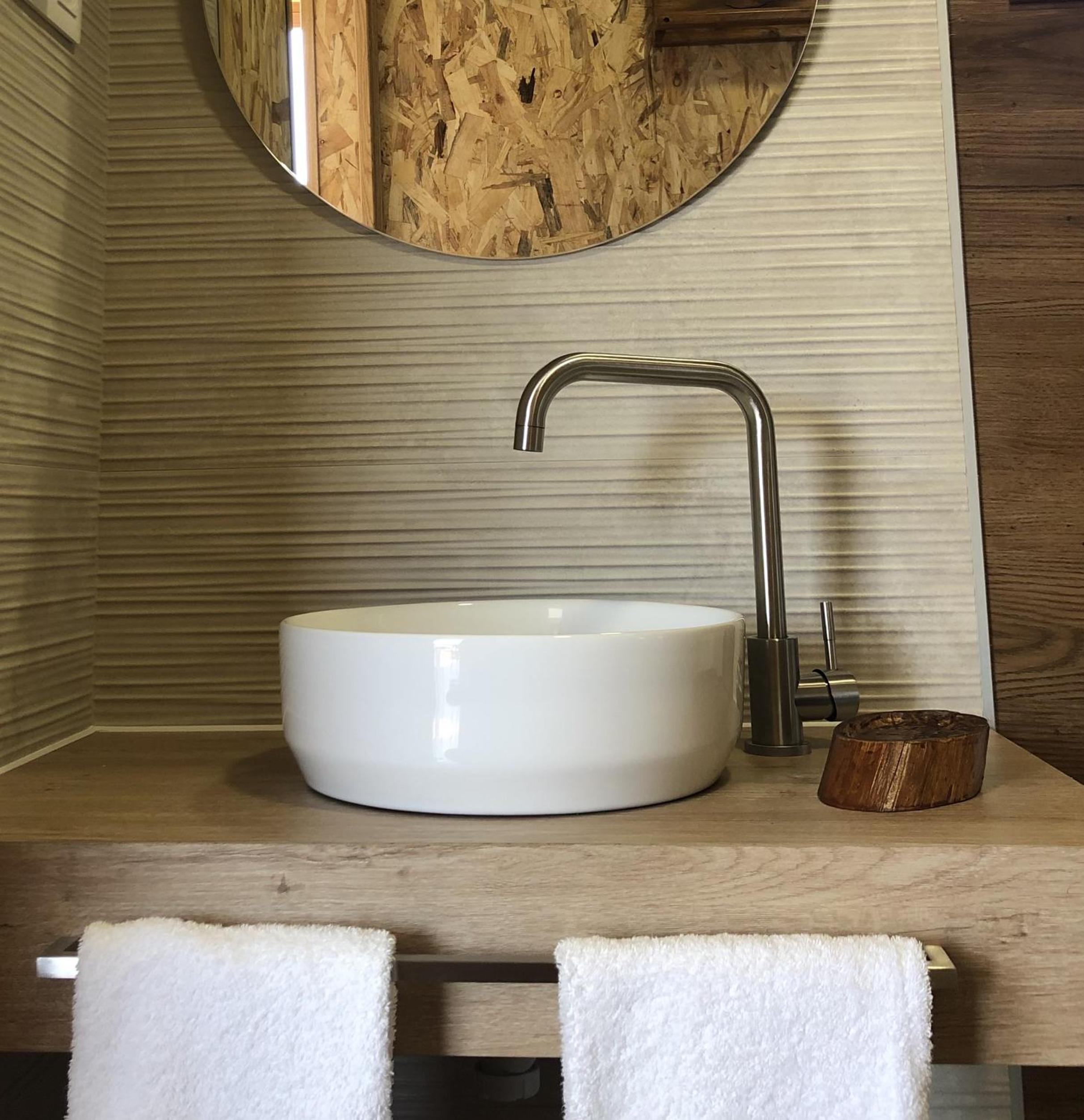 Suite with Hot Tub photo 2