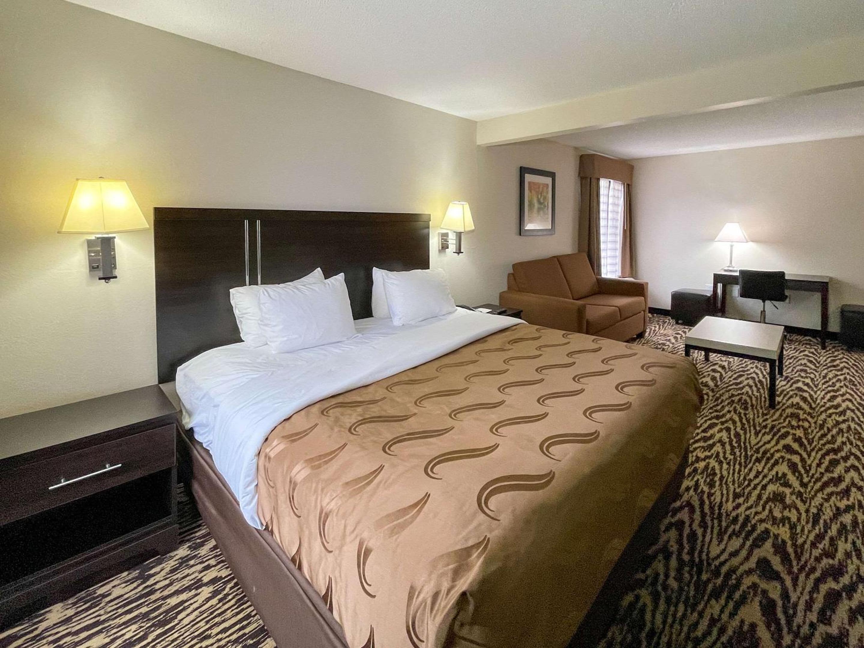 Superior King Suite - Non-smoking - Photo 2