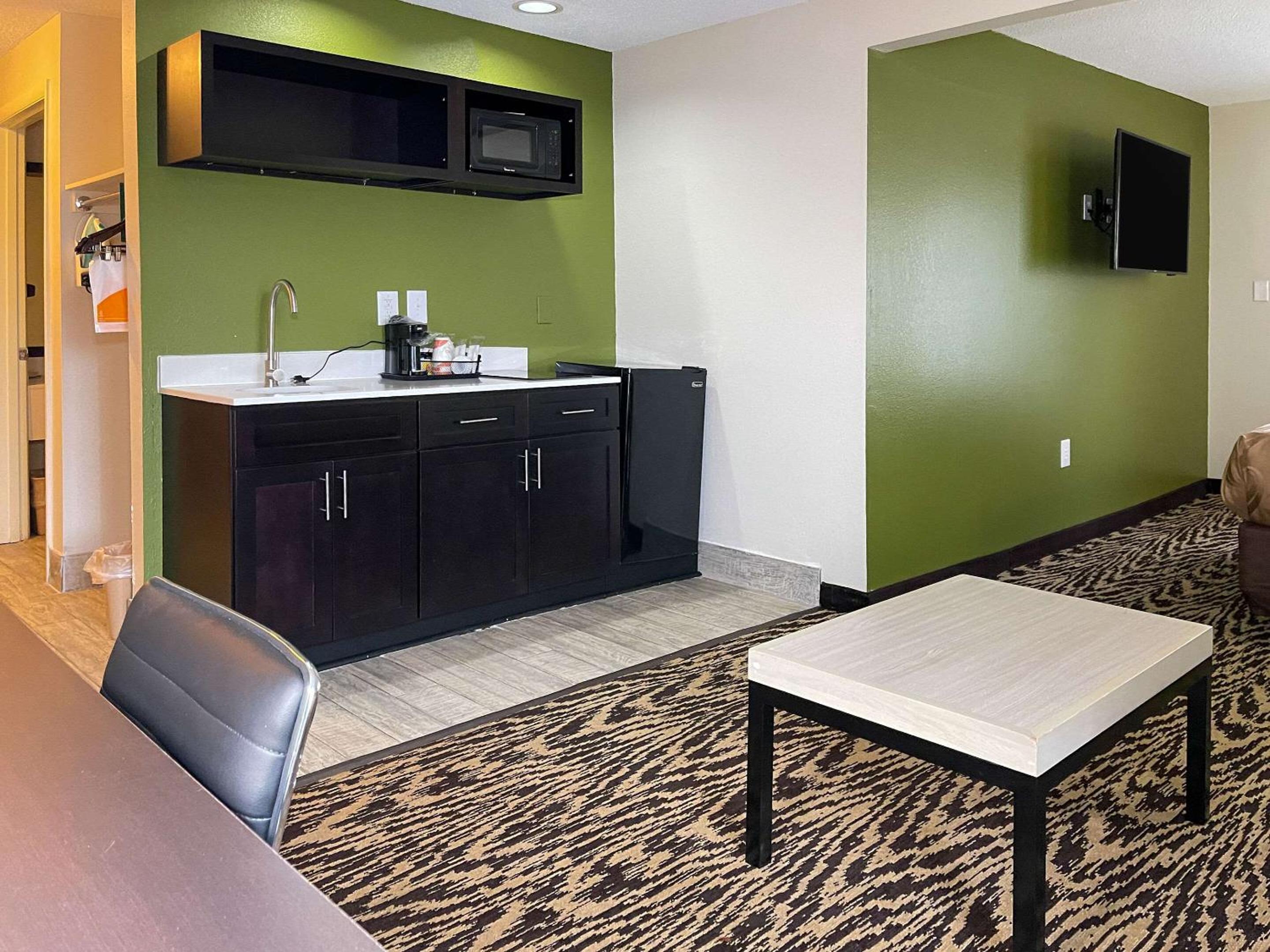 Superior King Suite - Non-smoking - Photo 4