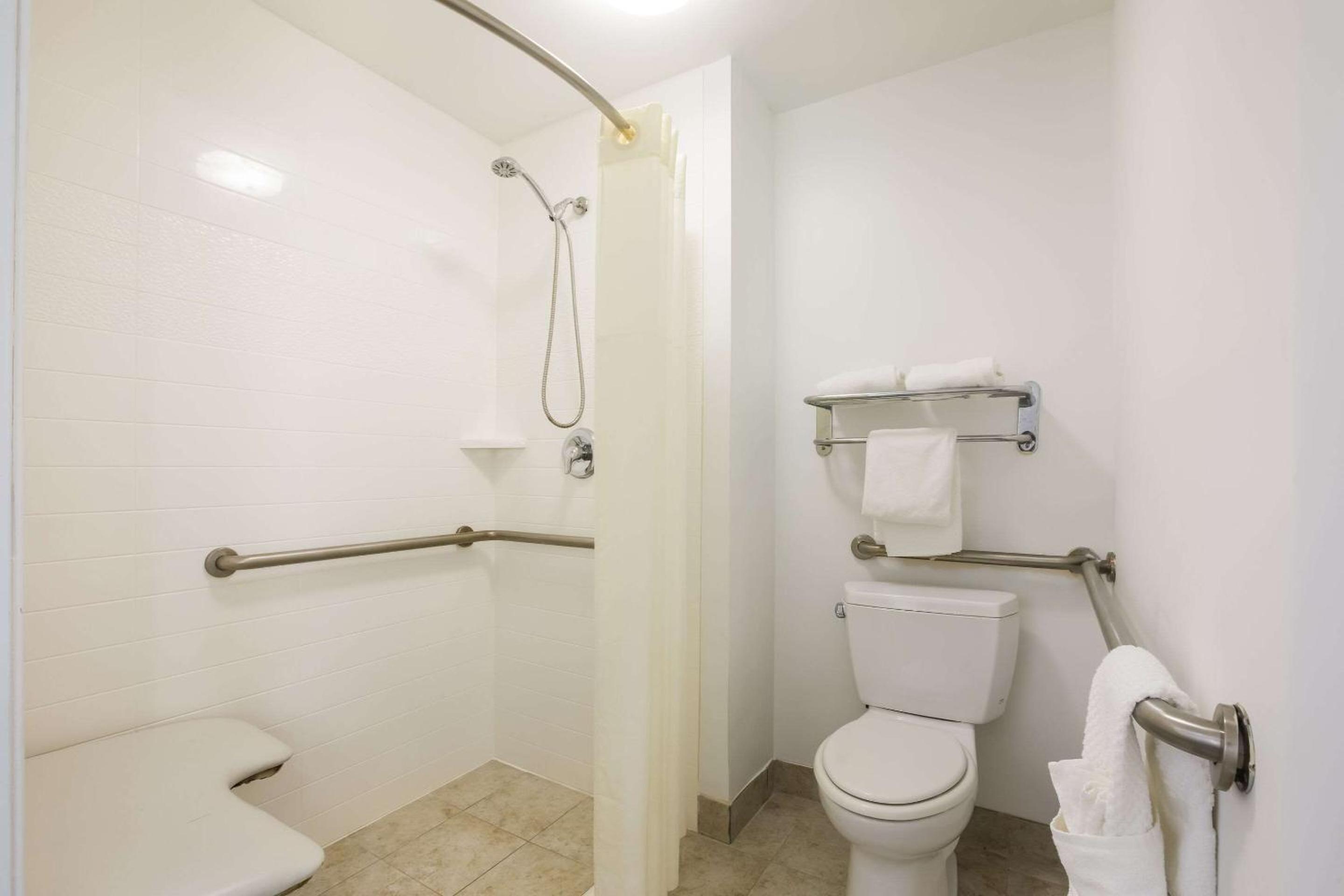 Quality Inn & Suites Greensboro near Lake Oconee, Photo 2