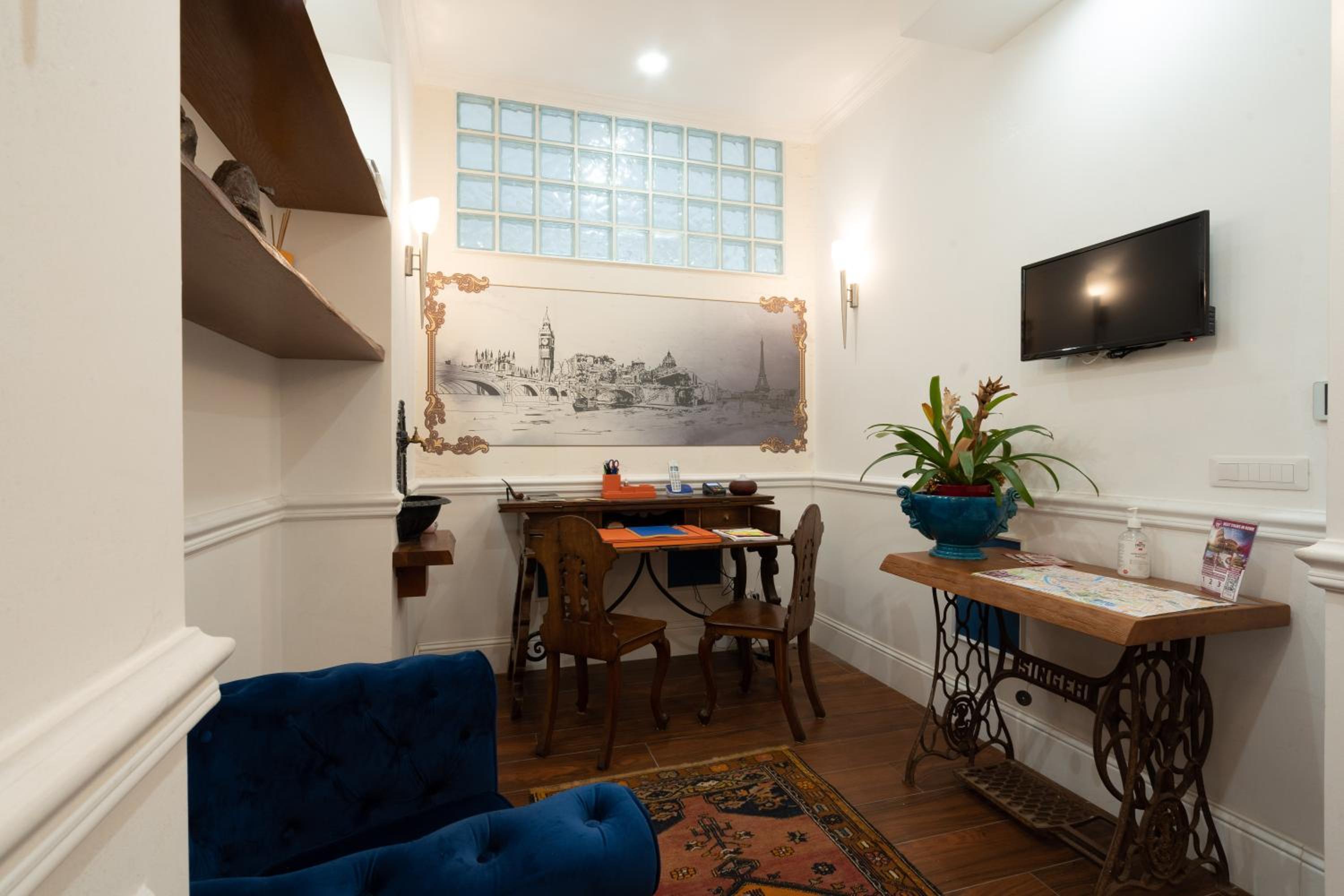 Deluxe King Room photo 2