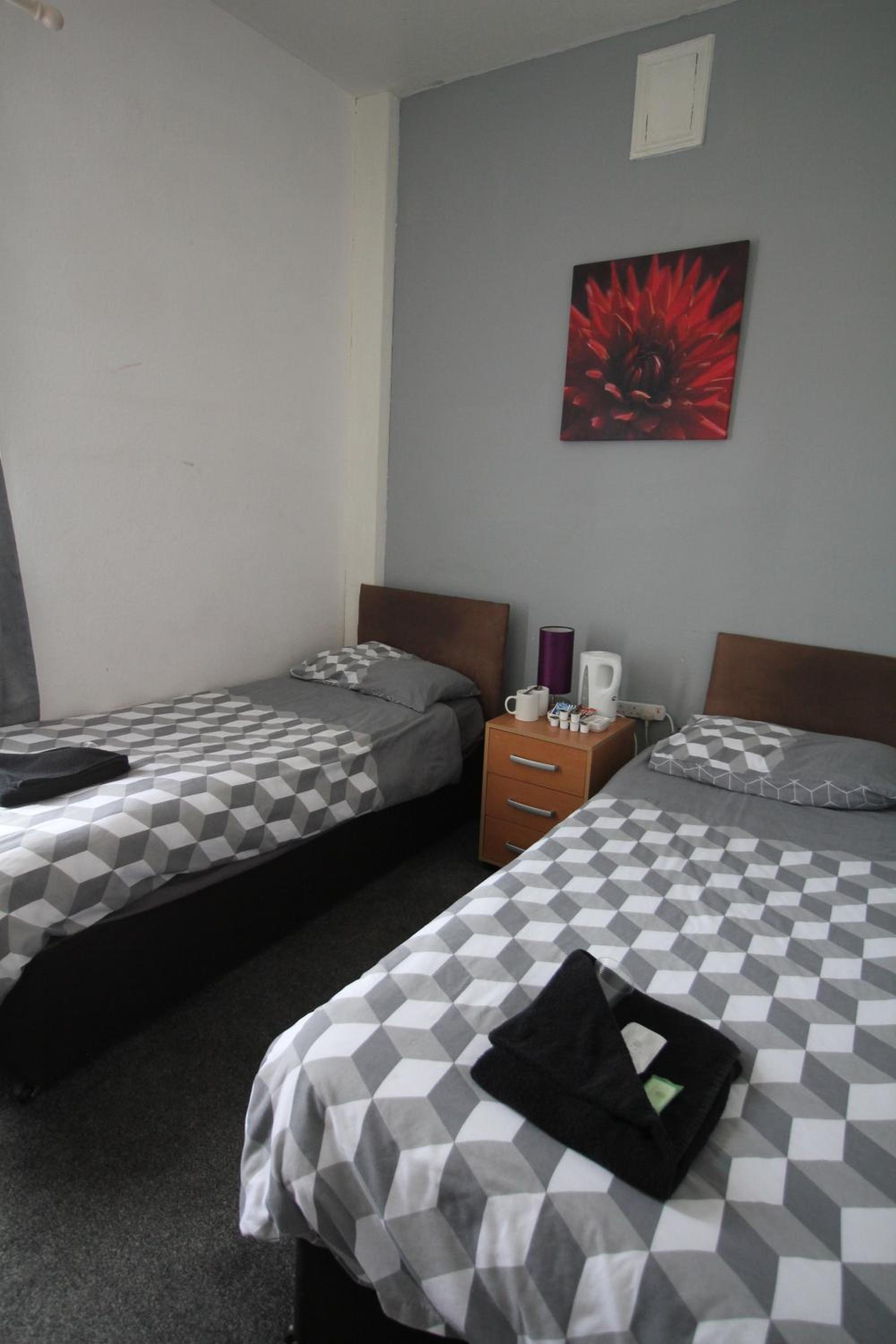 Standard Twin Room - Photo 1