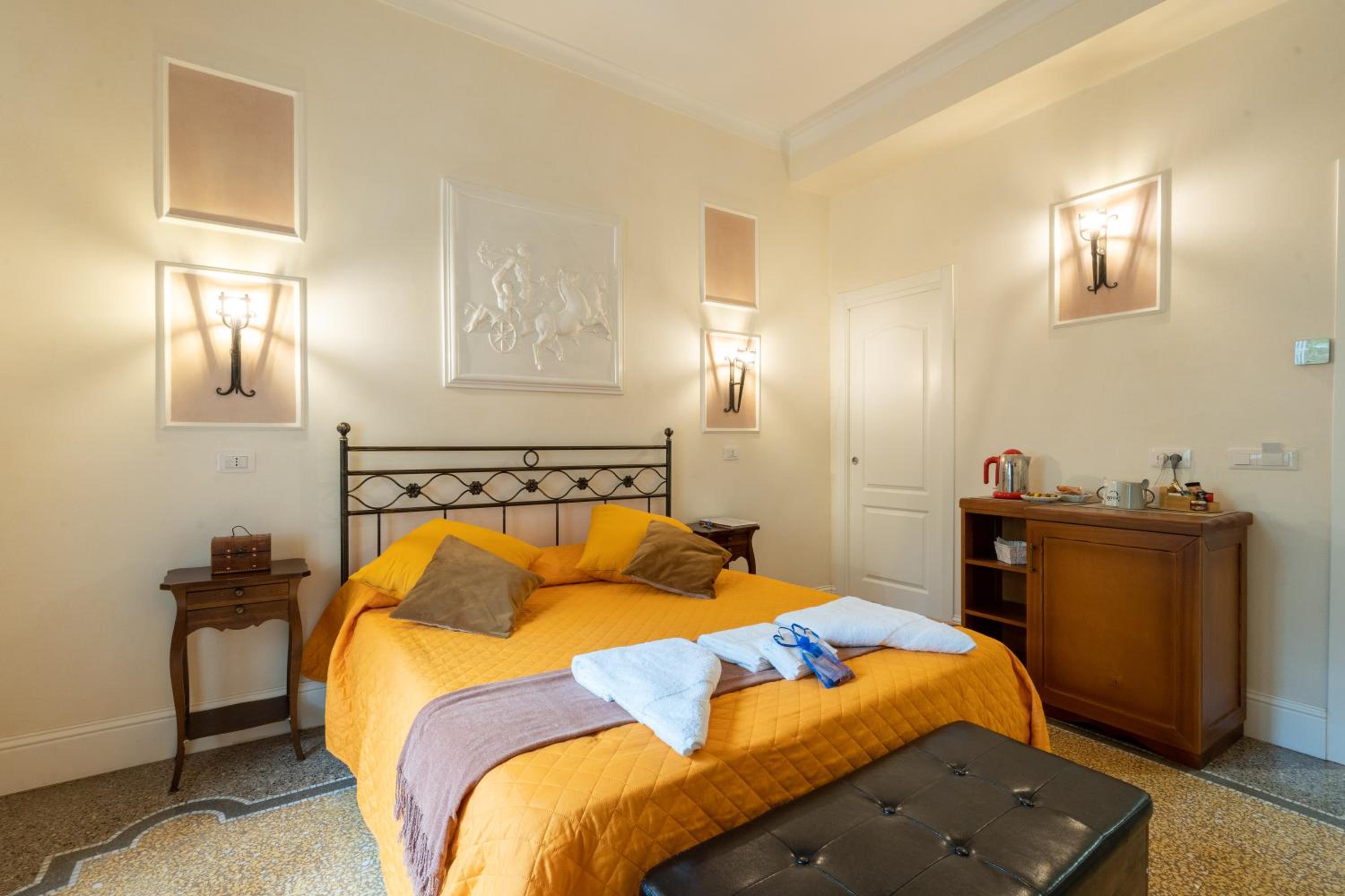 Deluxe Double Room photo 2
