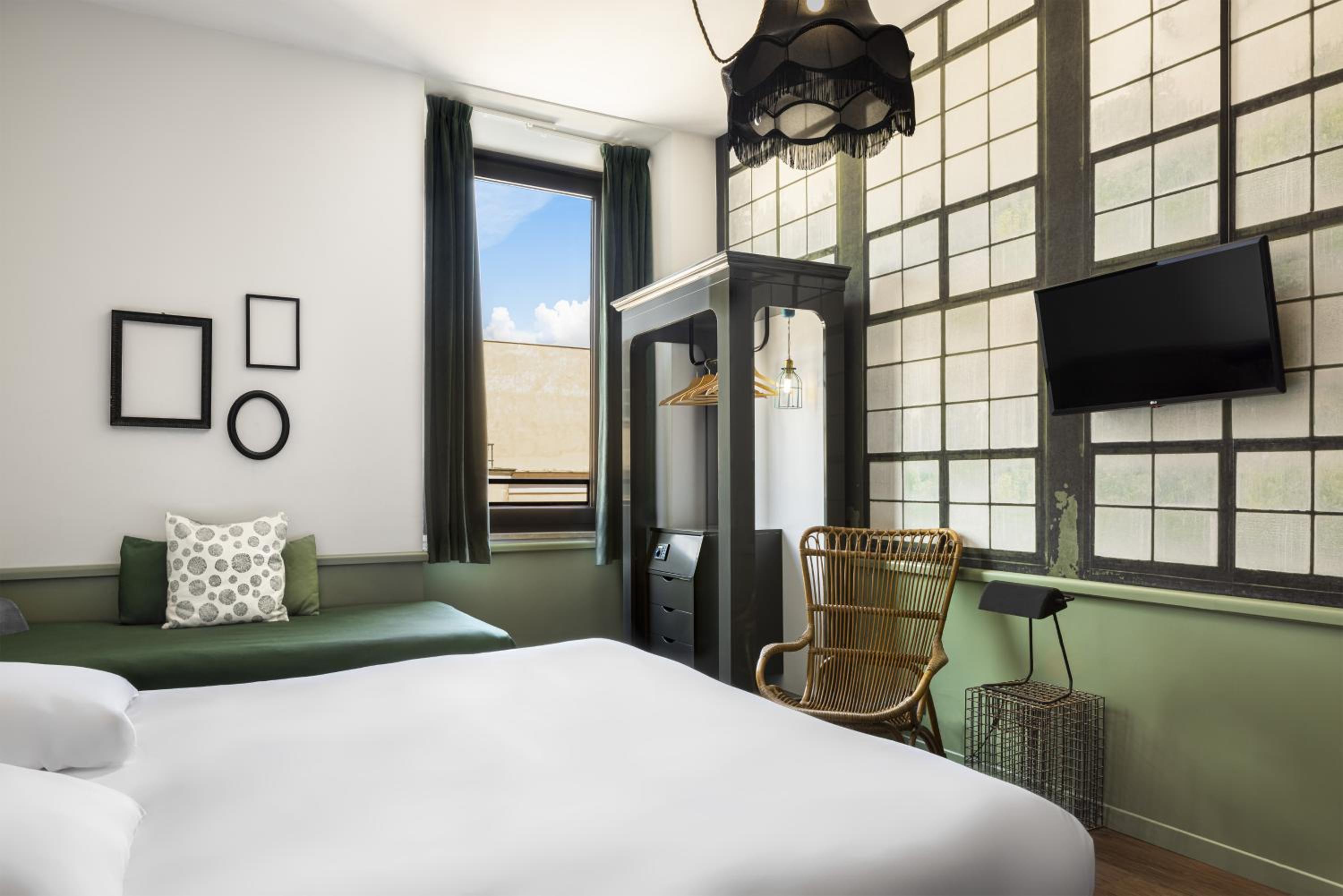 Deluxe King Room photo 1