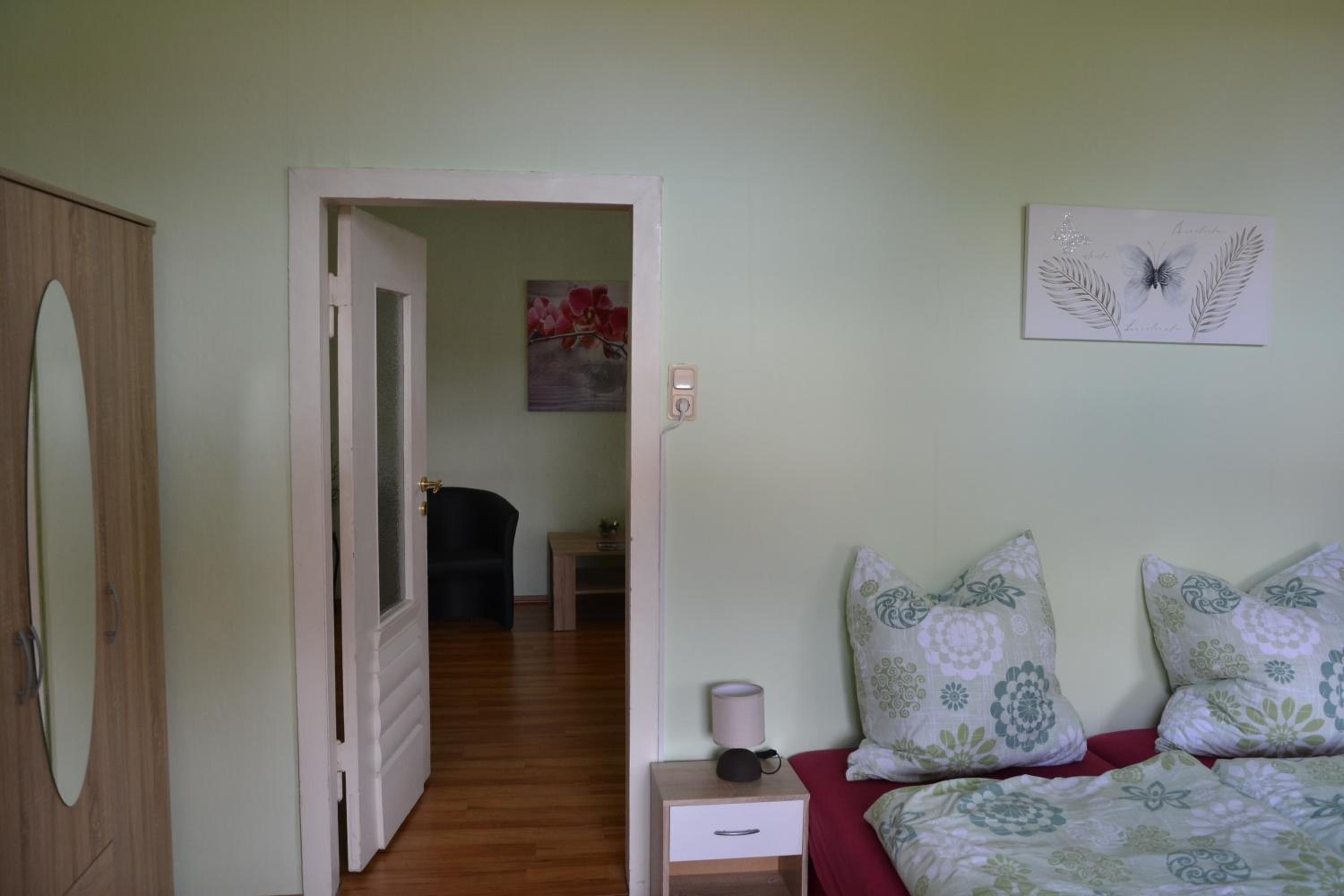 Family Room with Private Bathroom photo 3