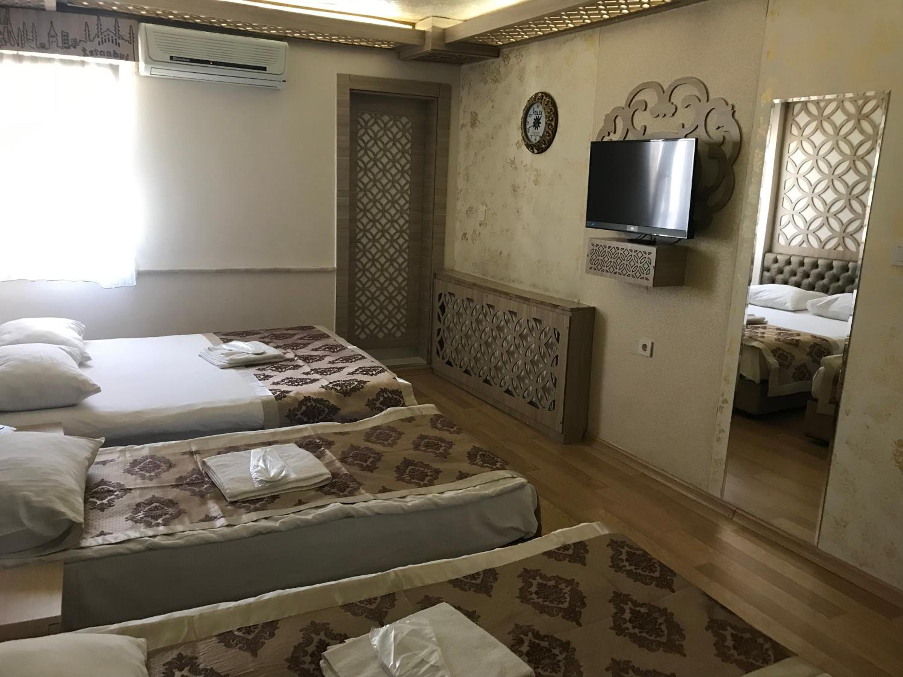 Classic Quadruple Room photo 2