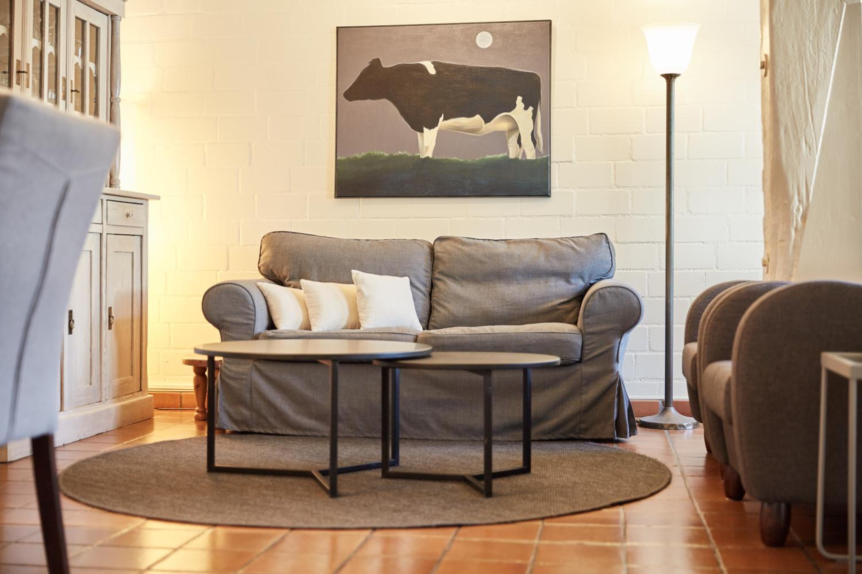 Three-Bedroom House photo 3