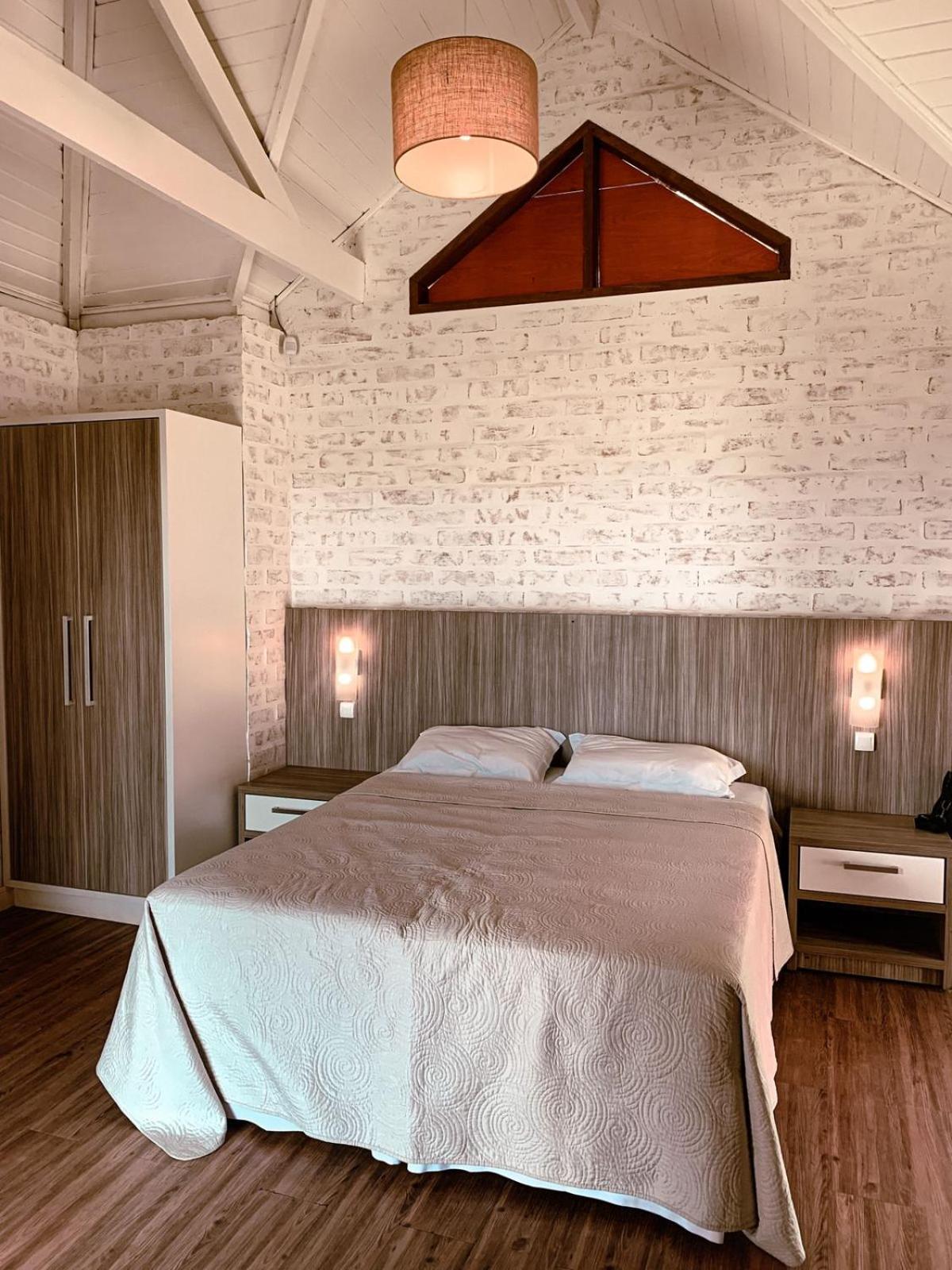 Deluxe Family Room with  Air Conditioning photo 3
