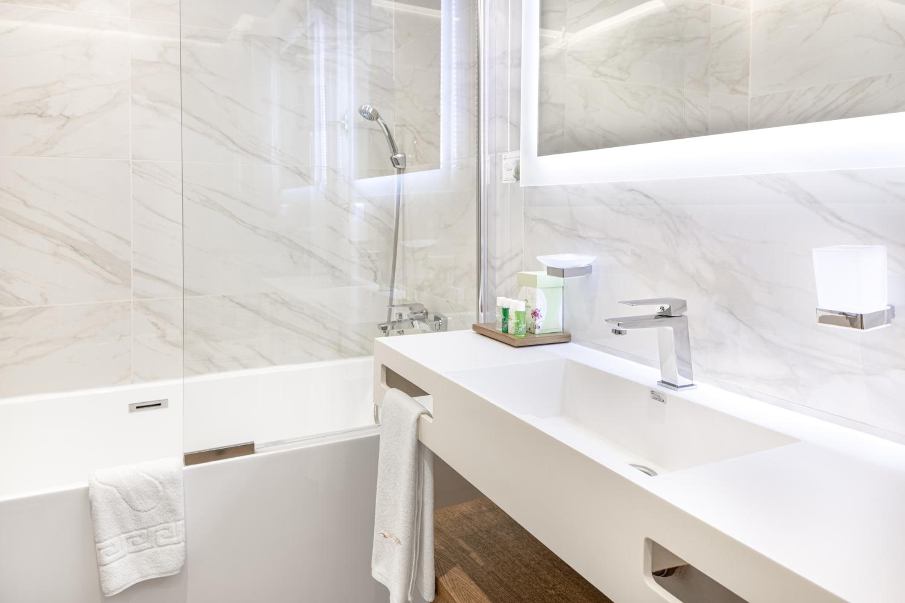Superior Twin Room with Free Spa Access photo 2