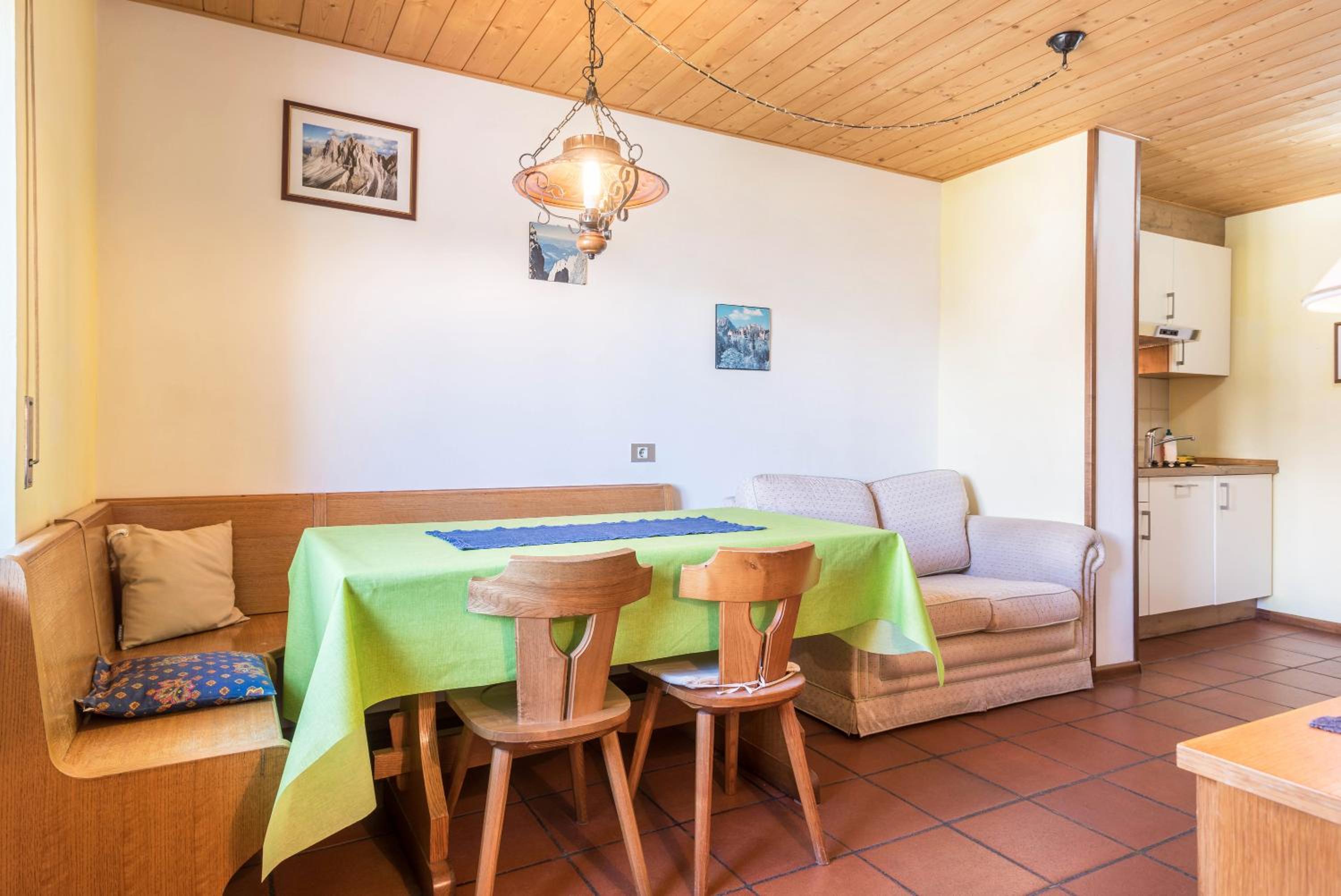Two-Bedroom Deluxe Apartment with Garden View photo 2