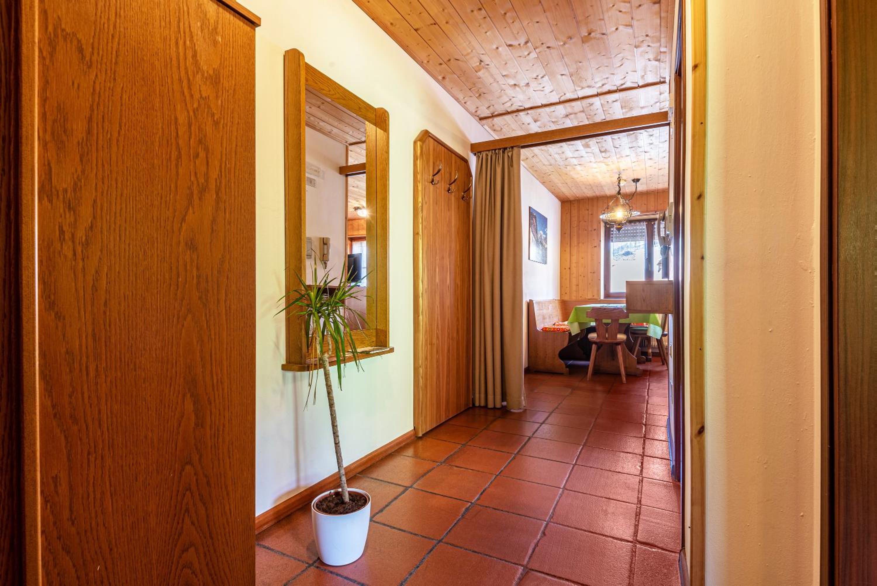 One-Bedroom Apartment with Garden View photo 3