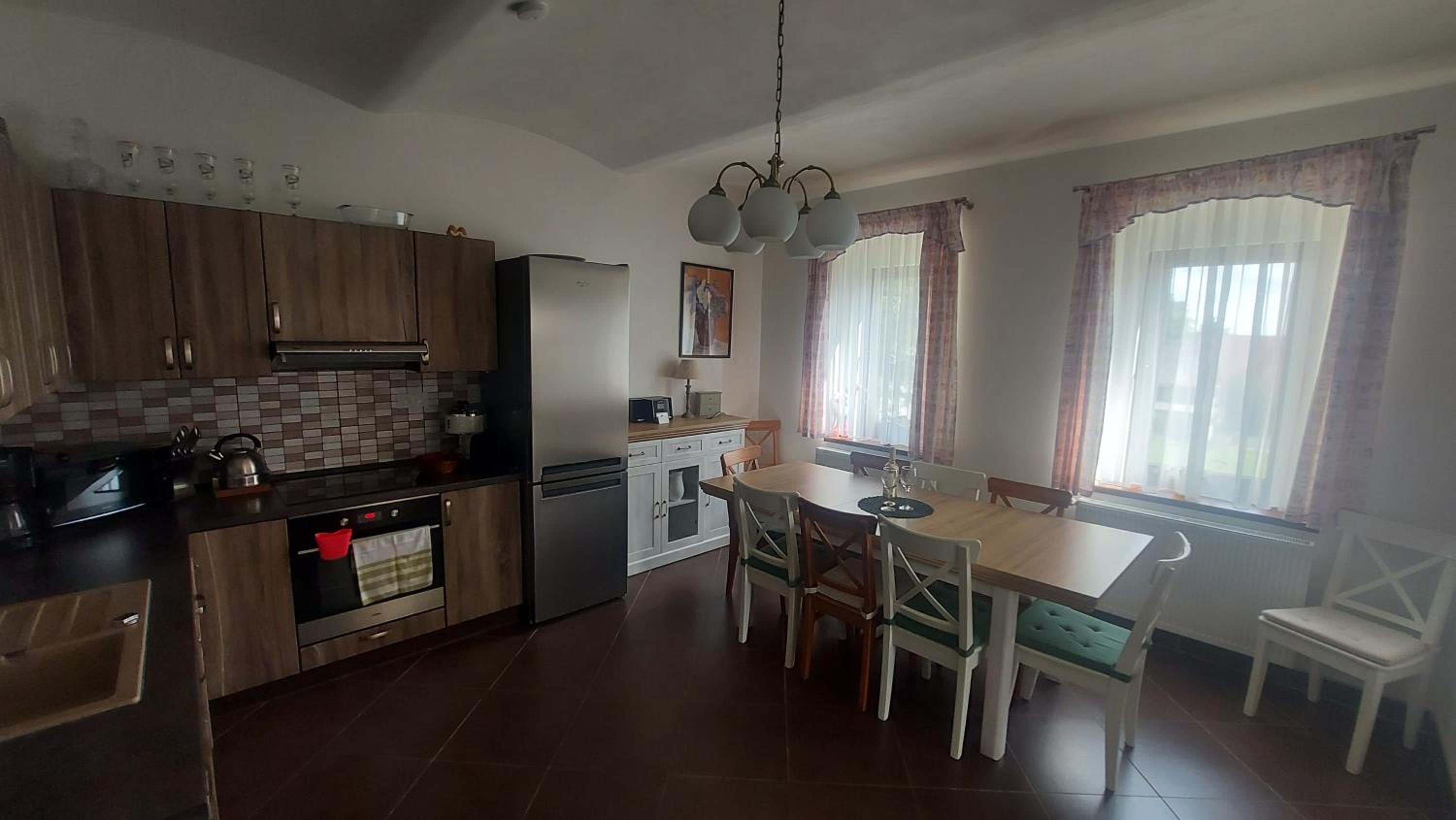 Five-Bedroom House photo 3