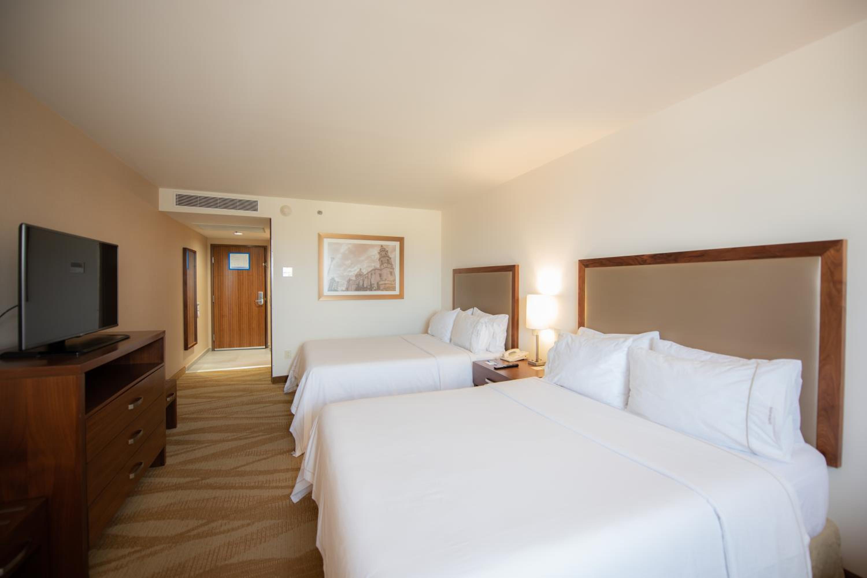Standard Room with Two Queen Beds photo 1