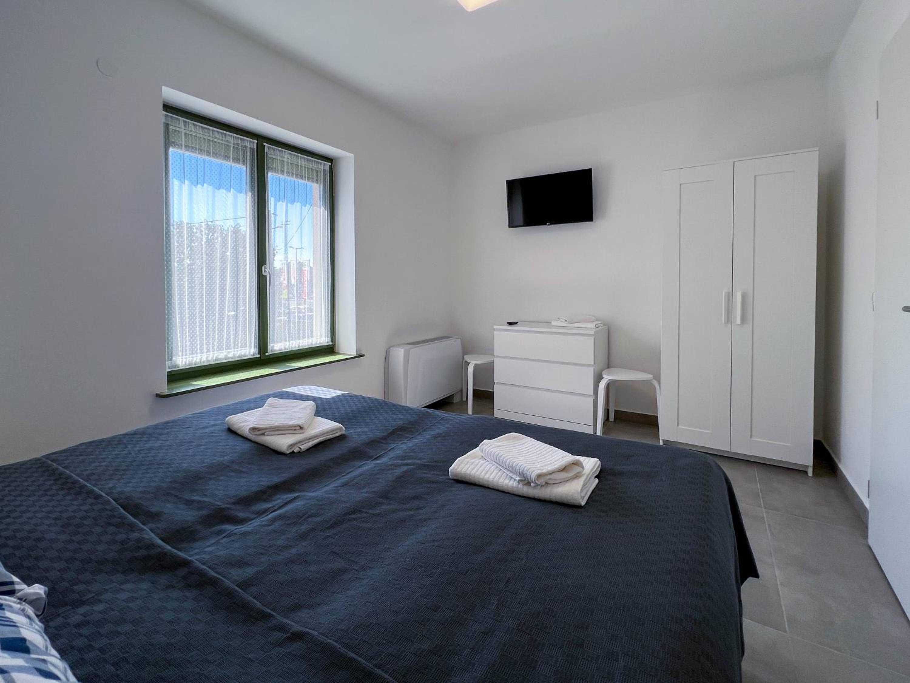 One-Bedroom Apartment photo 1