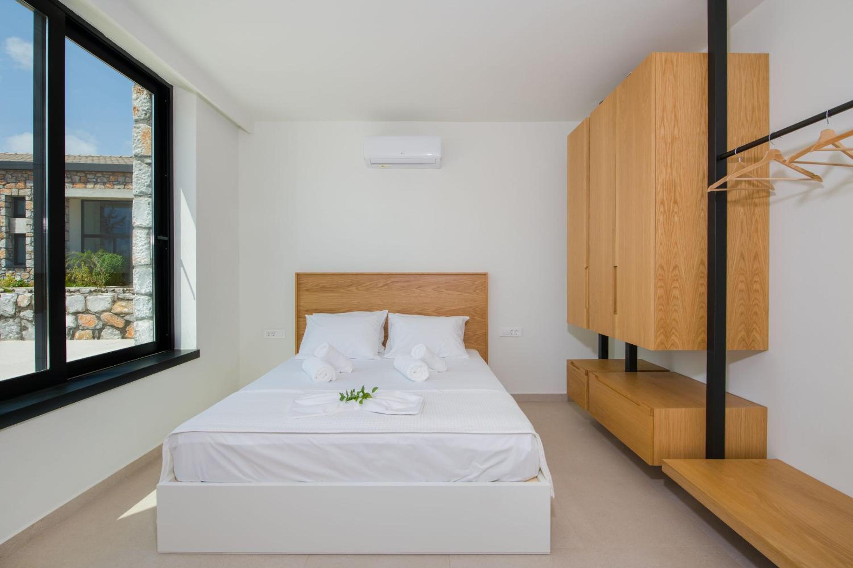 Three-Bedroom Villa photo 3