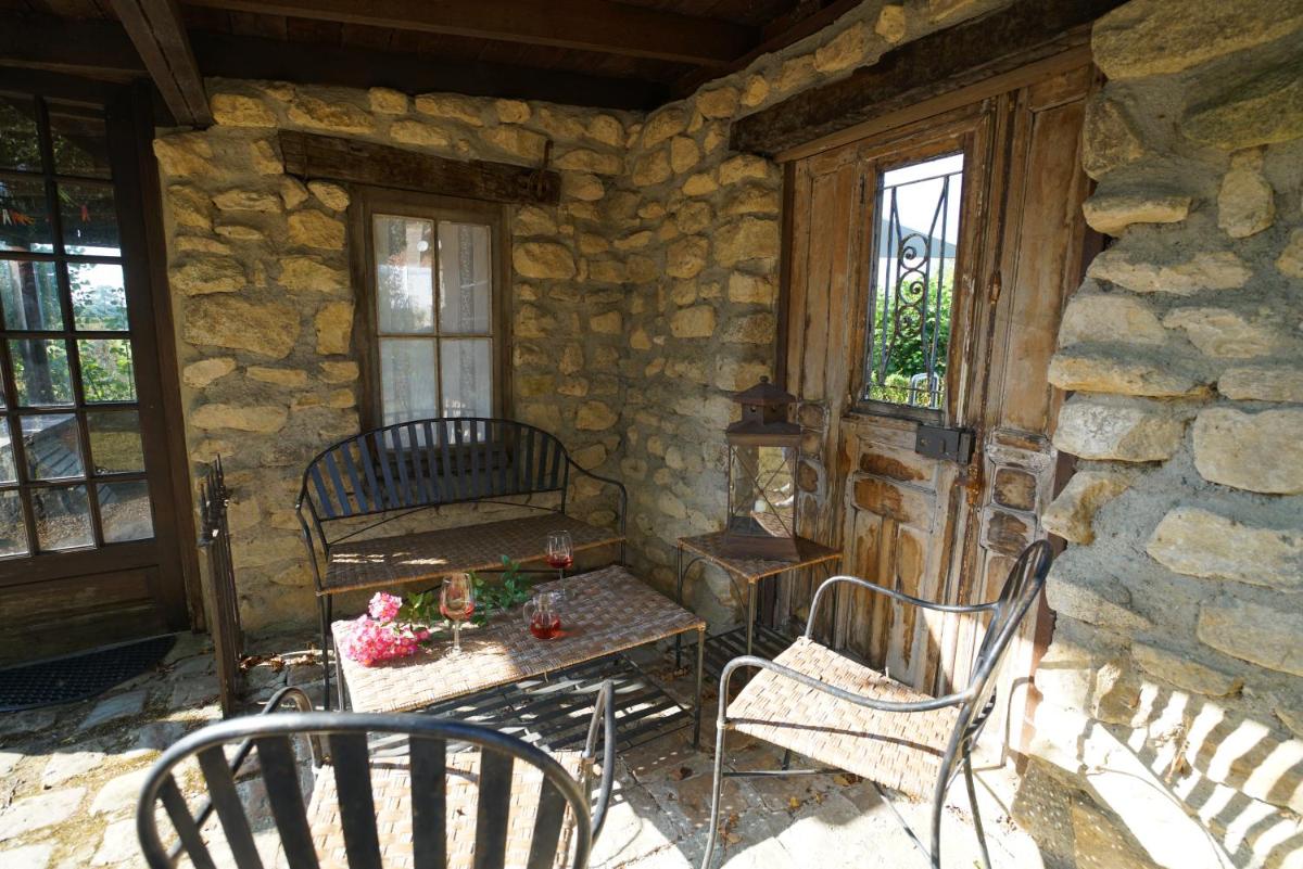 Queen Room with Balcony photo 3