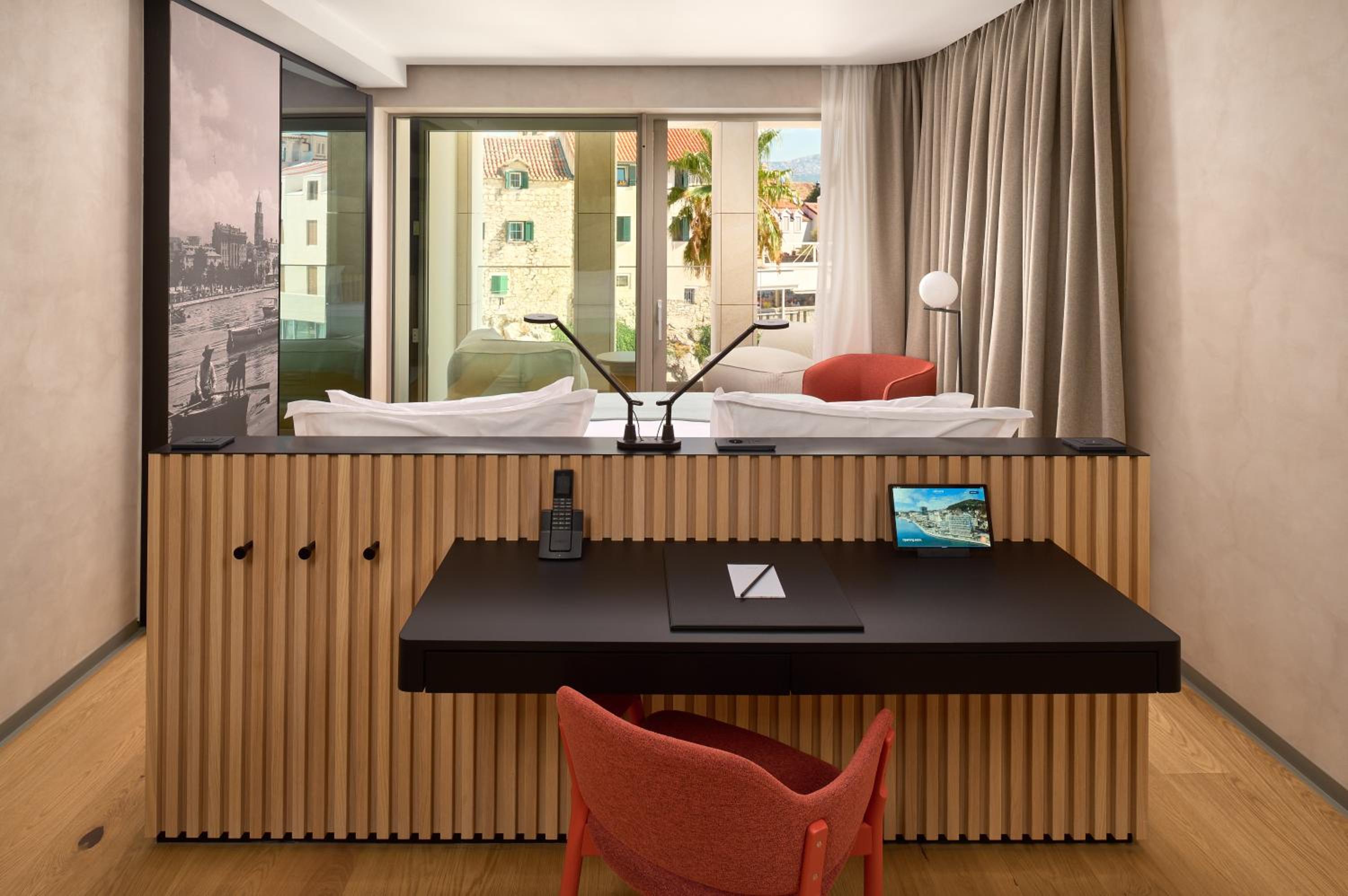 Premium Twin Room with Balcony and City View - Photo 1