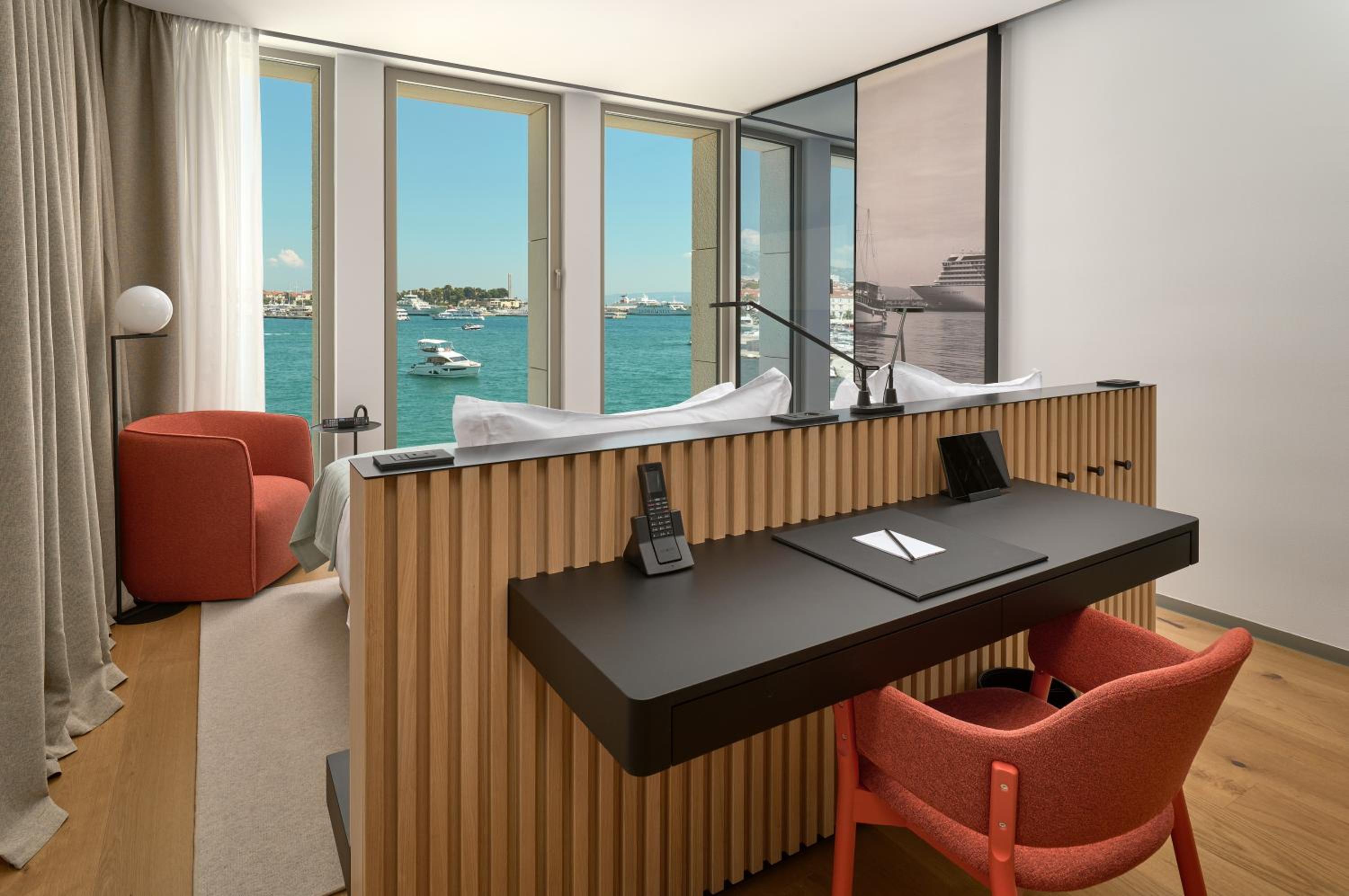 Superior King Room with Sea View  - Photo 3