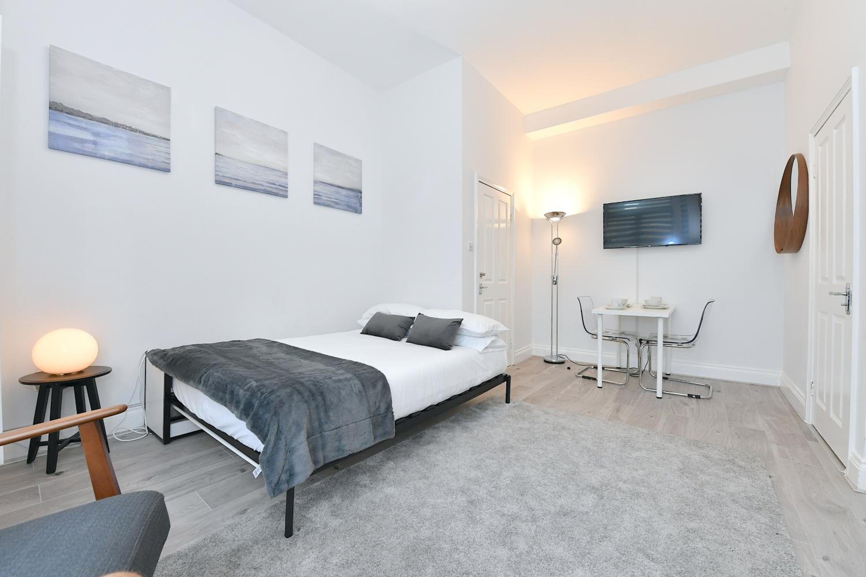 Studio Apartment photo 3