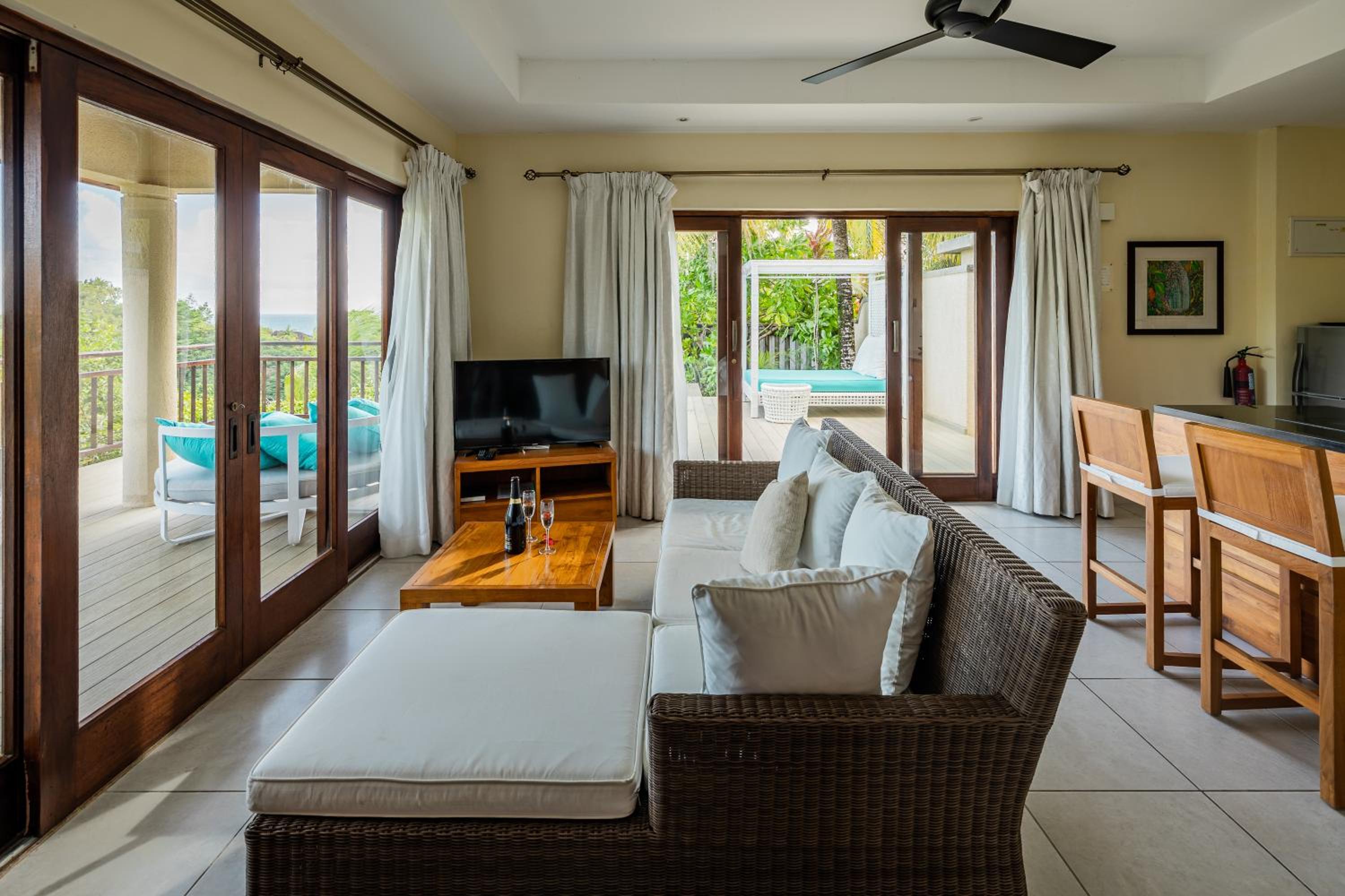 Villa with Private Pool - Photo 10