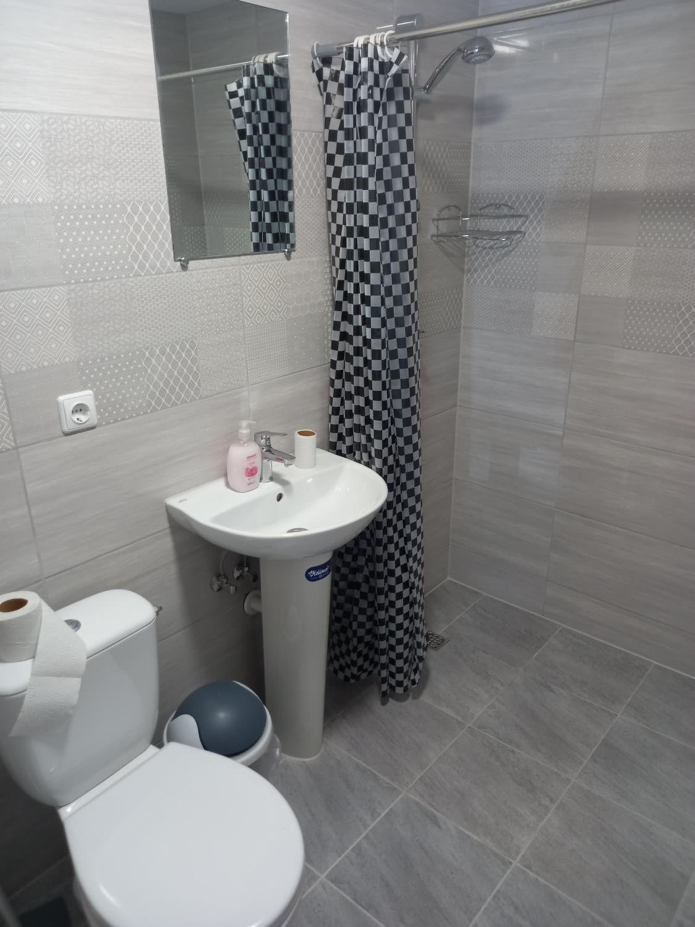 Triple Room with Private Bathroom - Photo 4