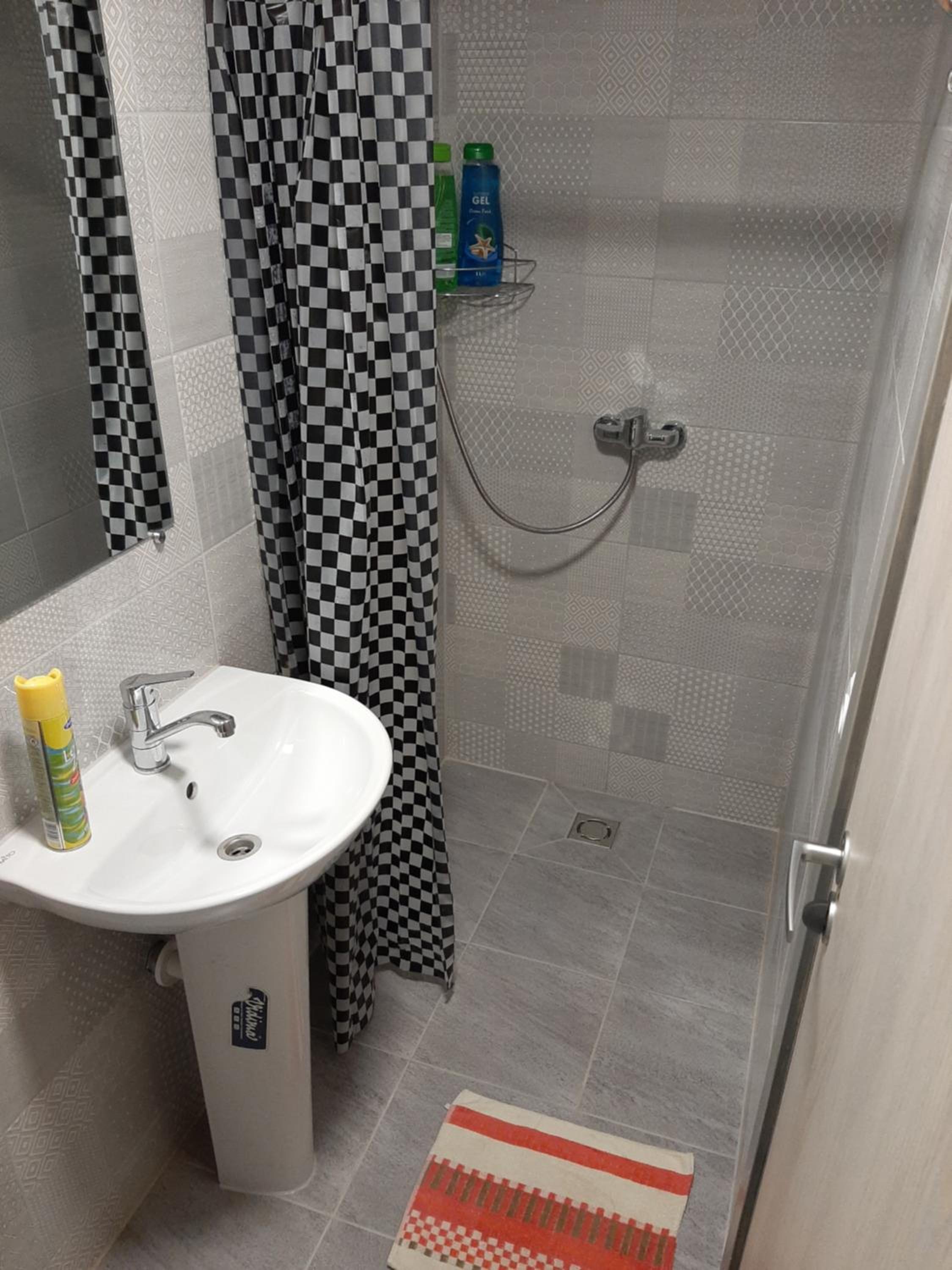 Triple Room with Private Bathroom - Photo 2