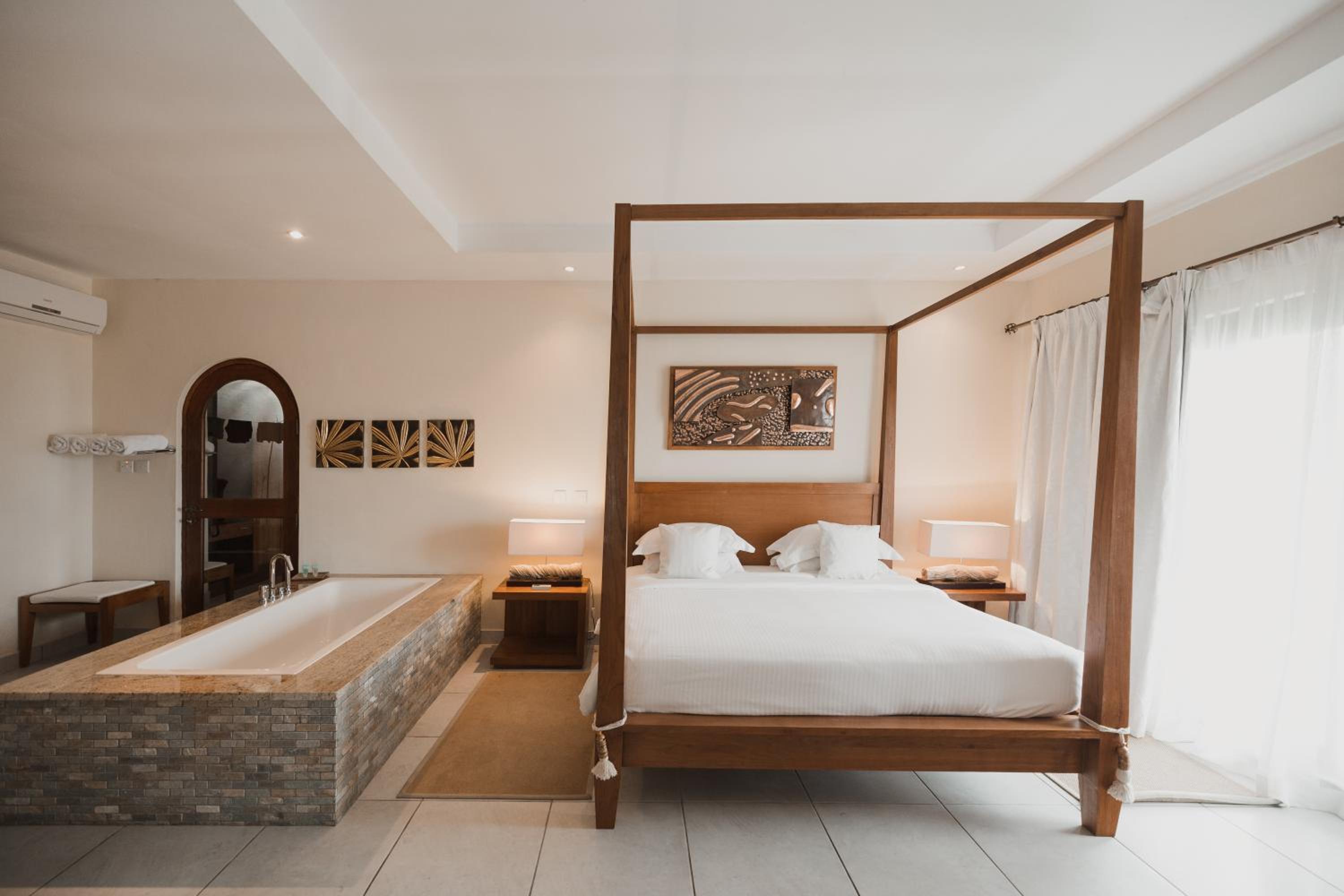Villa with Private Pool - Photo 4