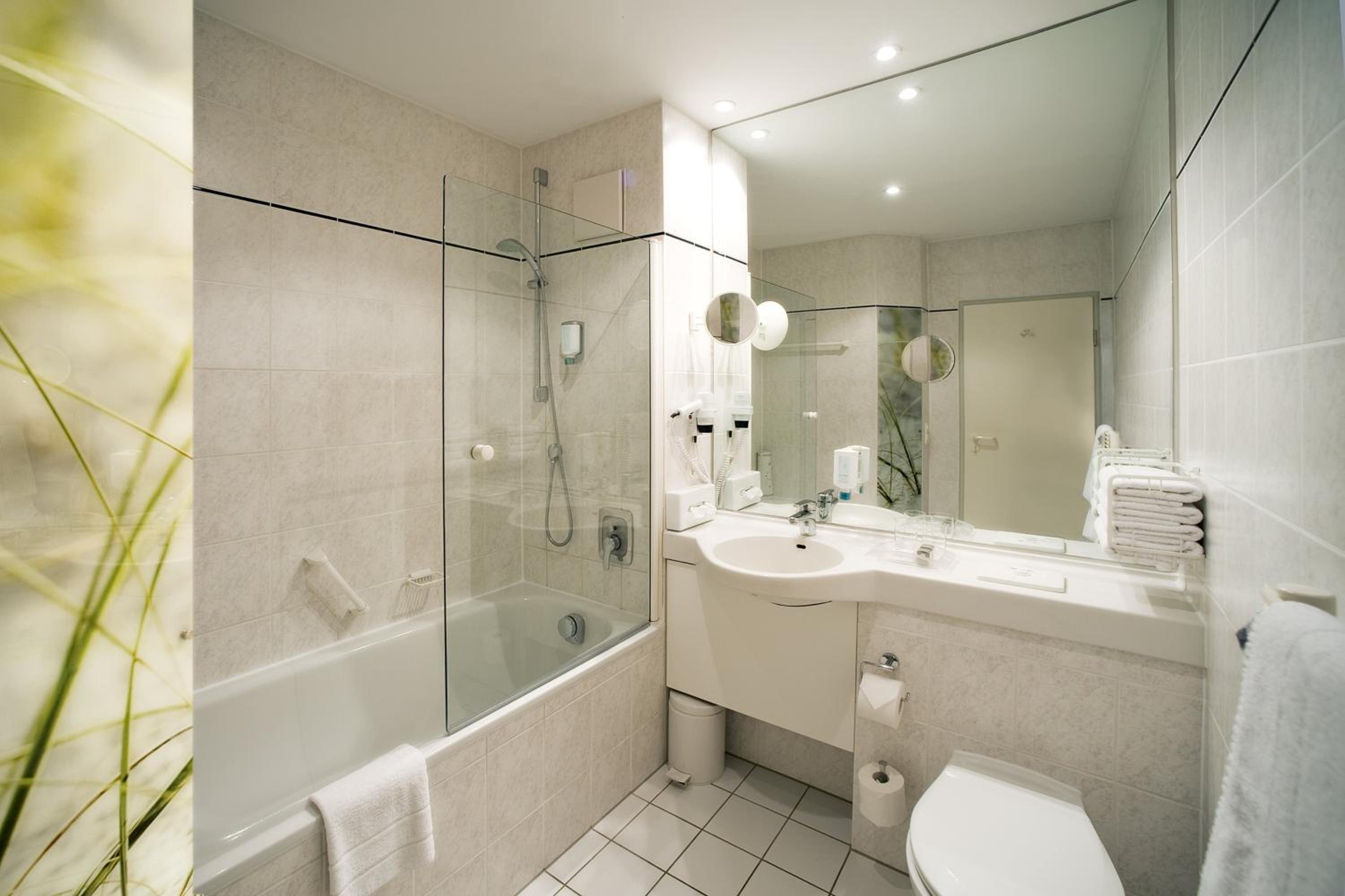 Standard Double Room - Photo 11