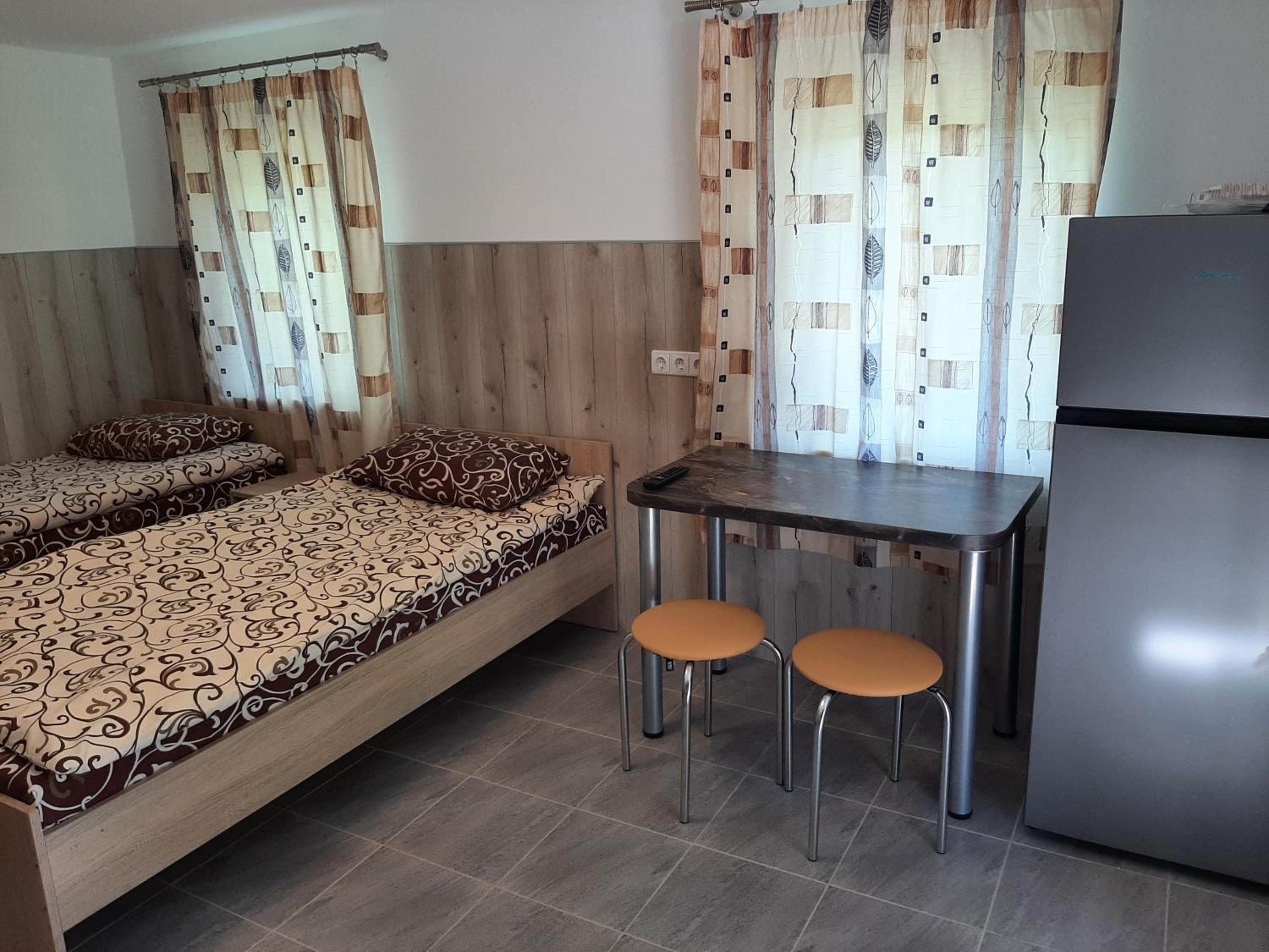 Twin Room with Bathroom - Photo 10