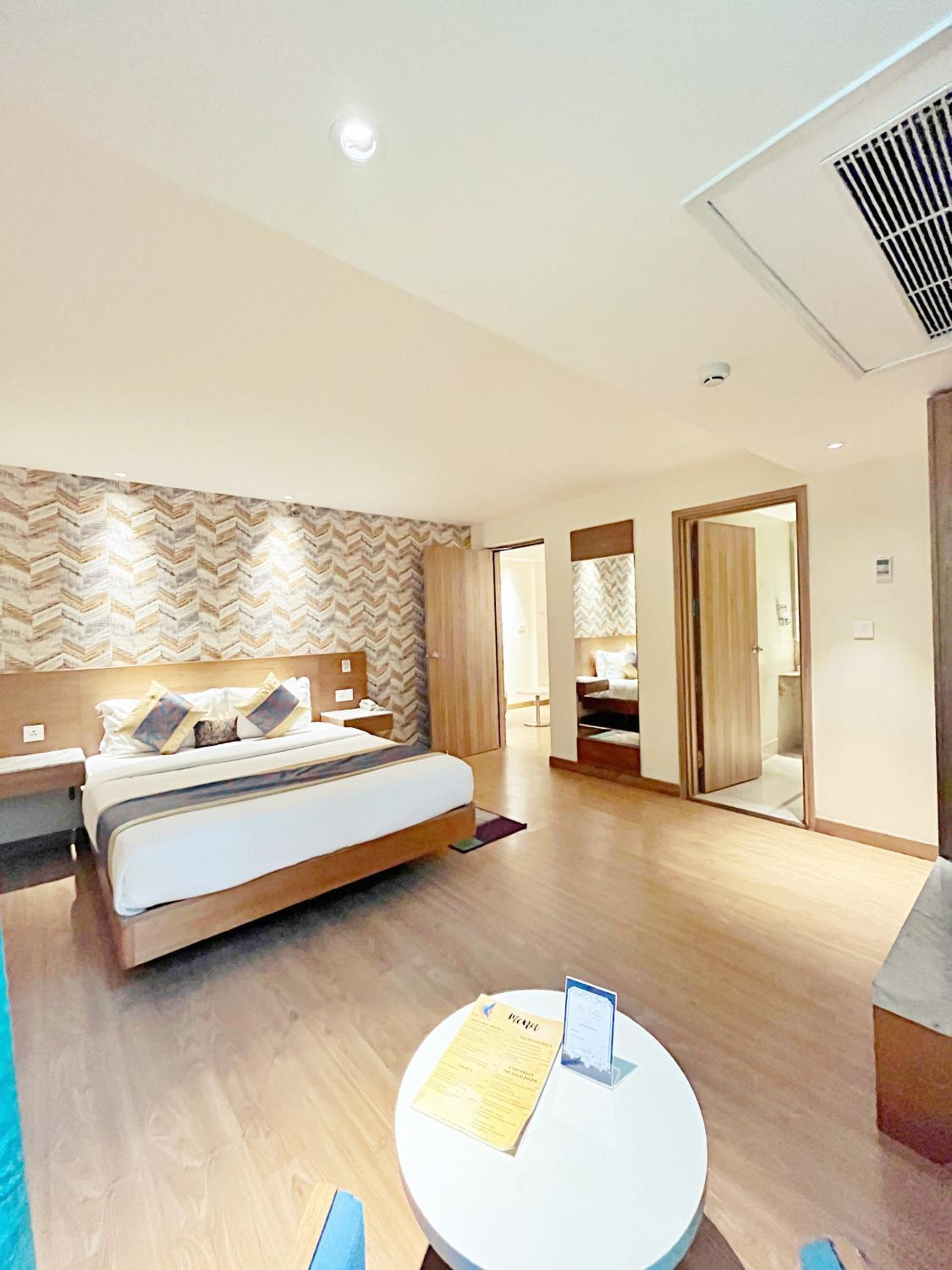Suite - Photo 10