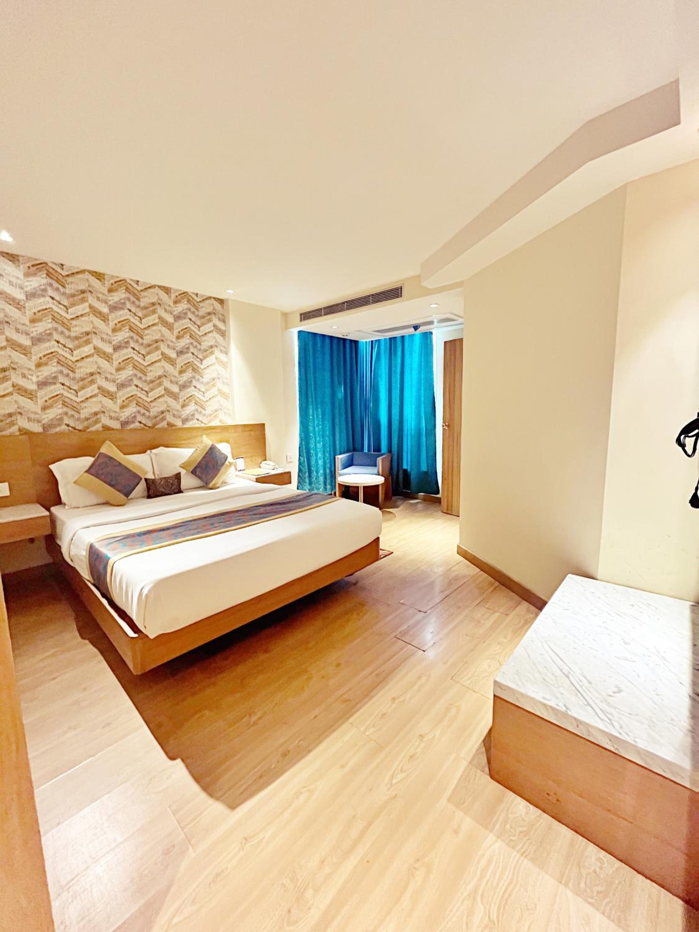 Deluxe Double or Twin Room - Photo 16