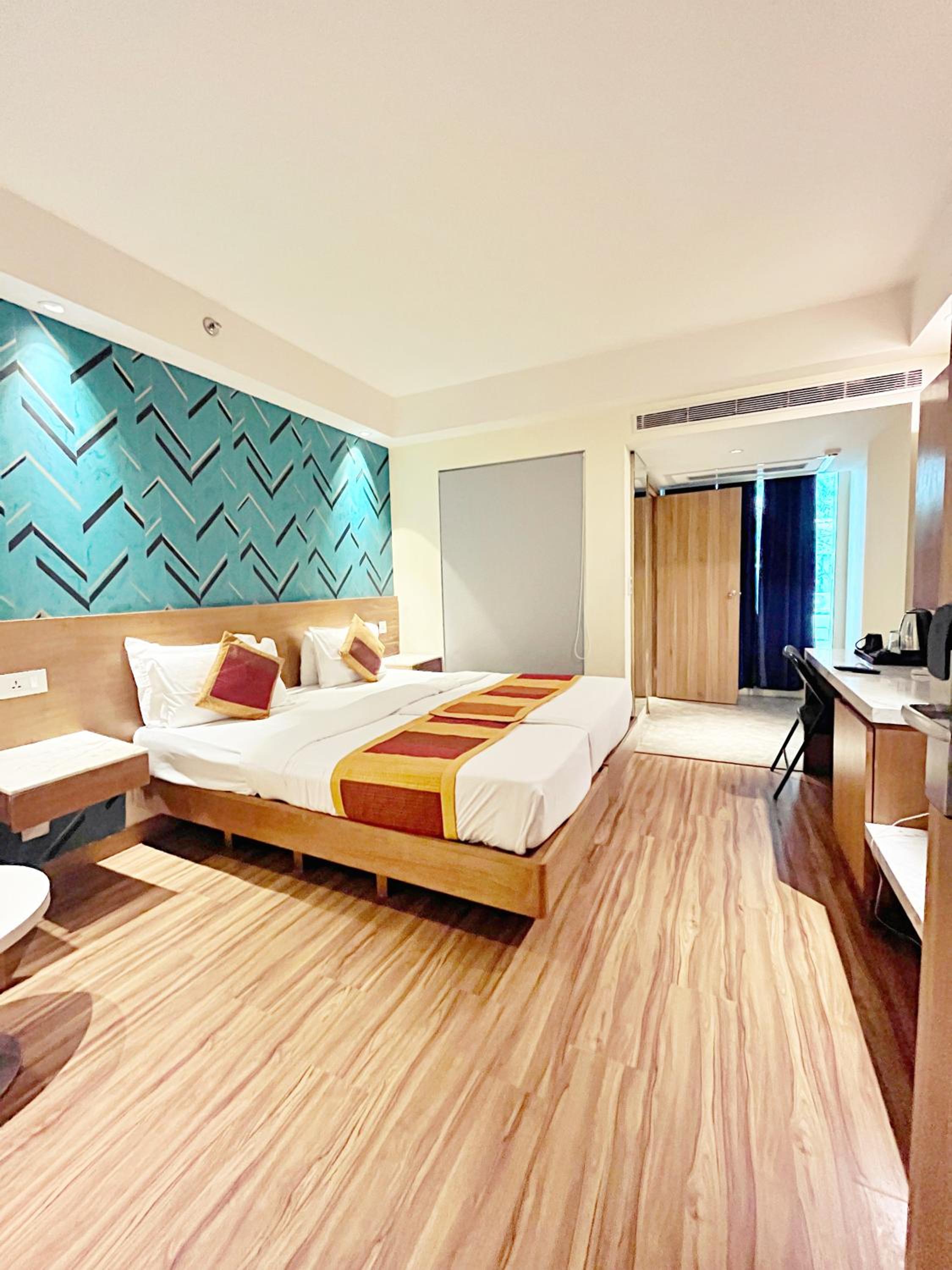 Deluxe Double or Twin Room - Photo 15