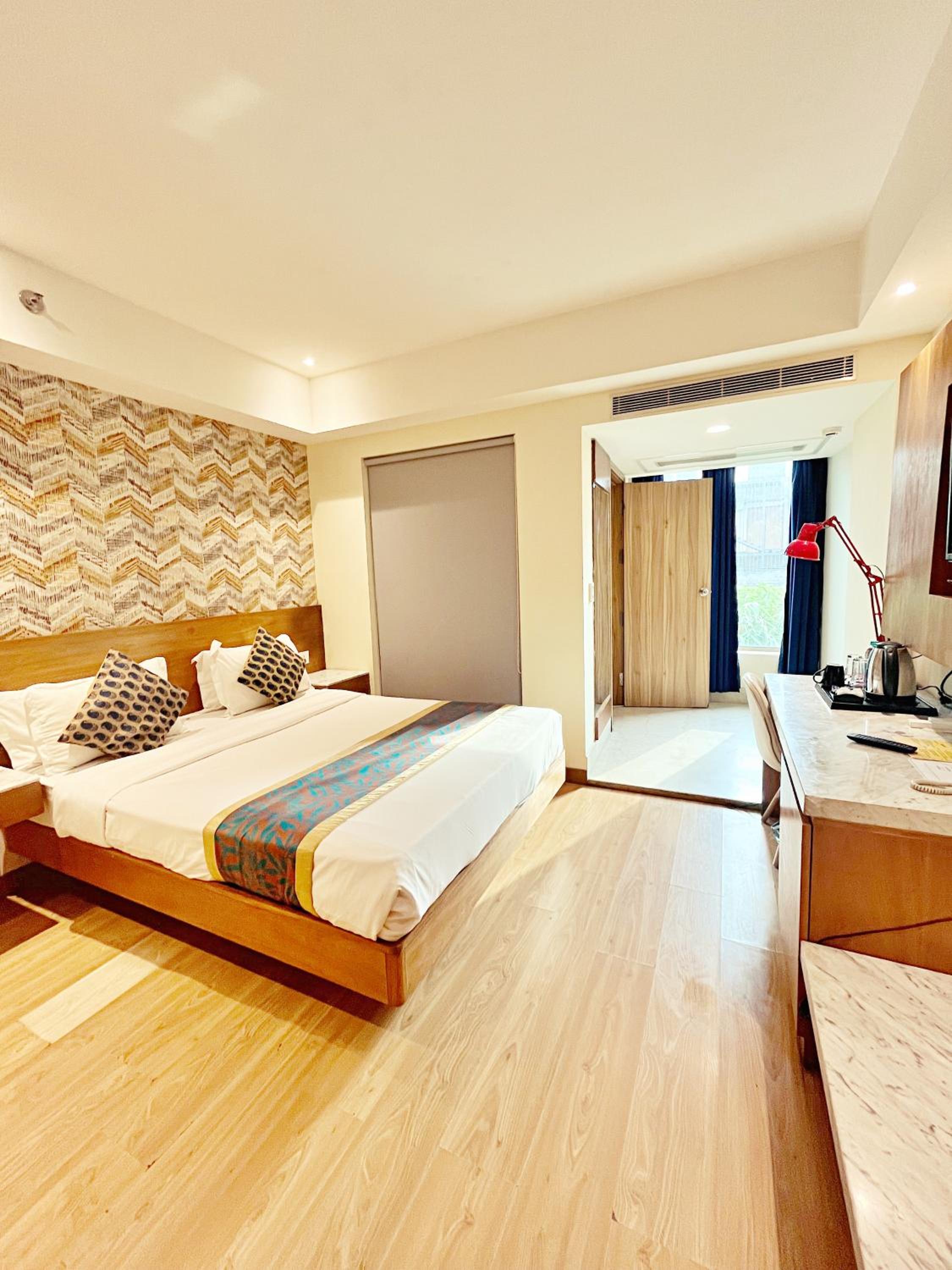 Deluxe Double or Twin Room - Photo 14