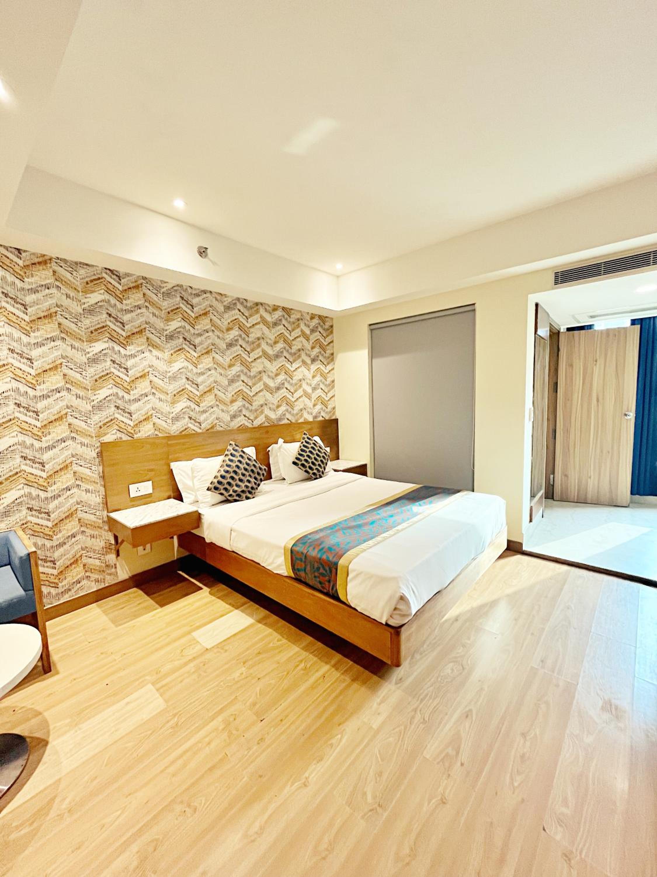 Deluxe Double or Twin Room - Photo 19
