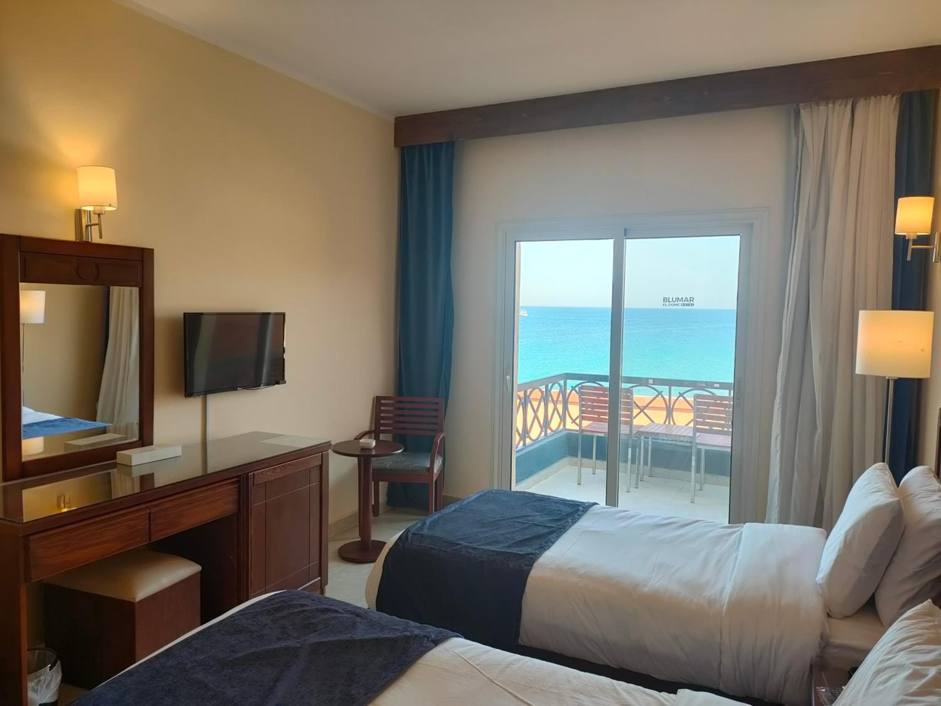 Deluxe Triple Room with Sea View photo 3