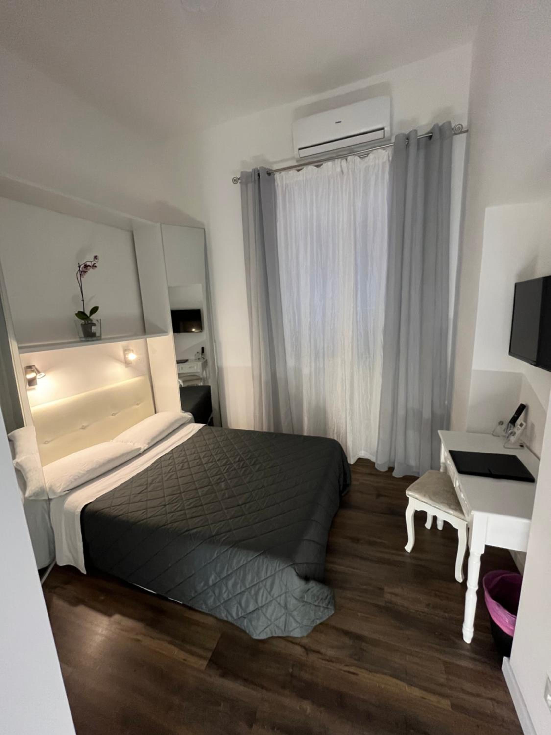 Small Double Room photo 1