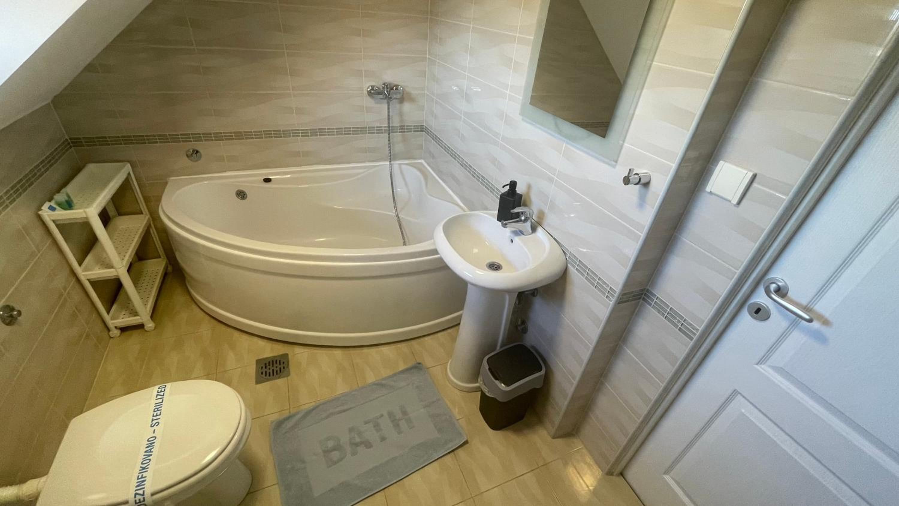 Apartment - Split Level - Photo 9