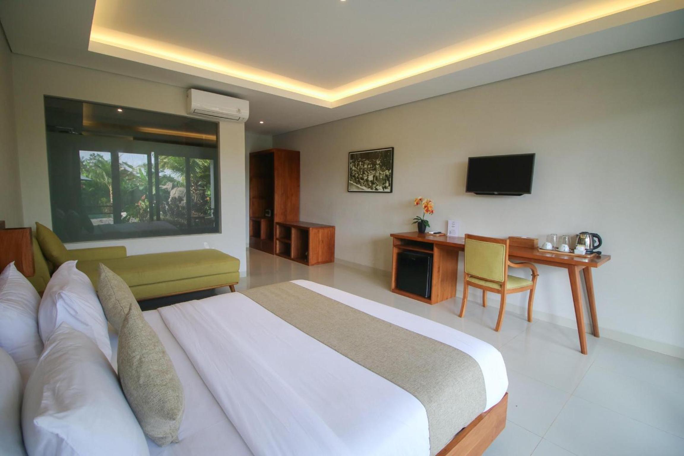 Deluxe Room with Pool and Garden View