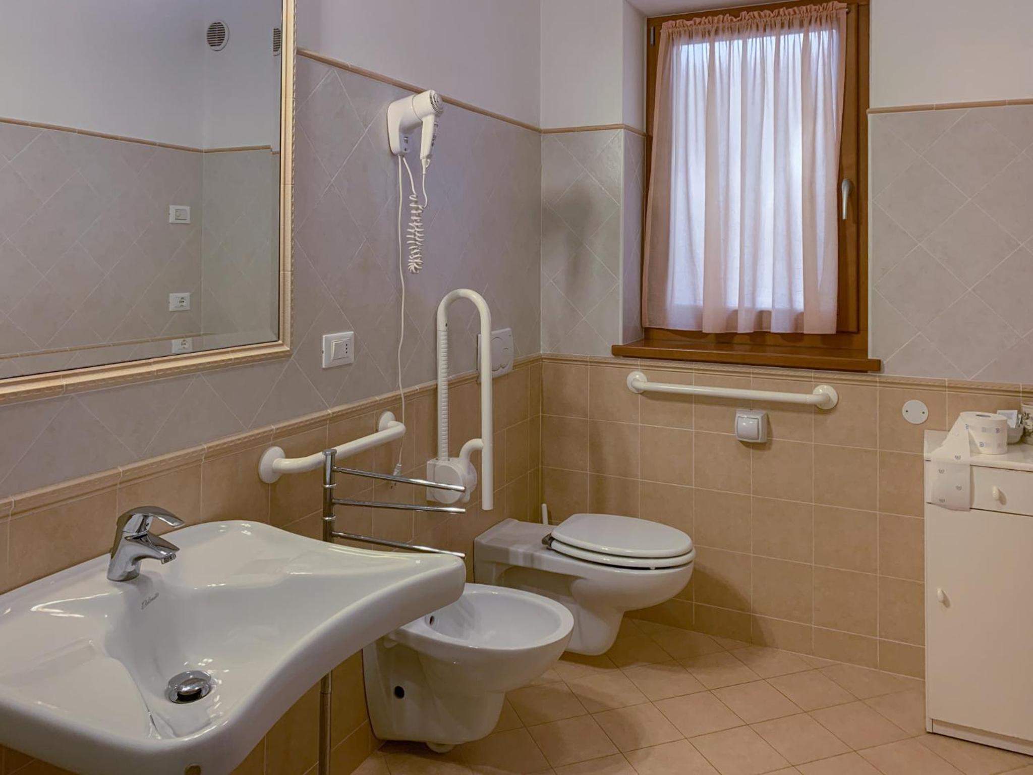 Deluxe Twin Room - Photo 4